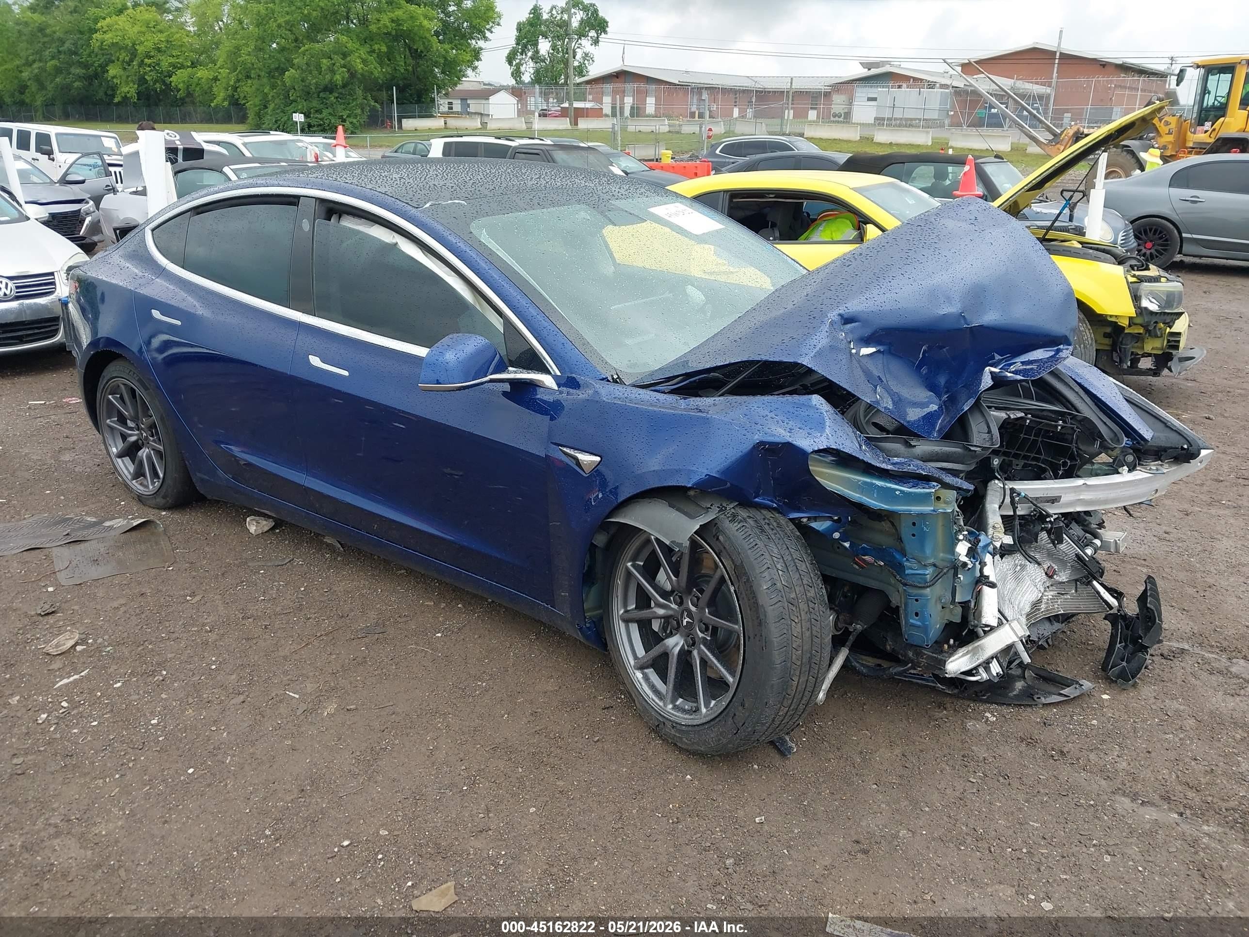 2019 Tesla Model 3 Long Range, VIN 5YJ3E1EB4KF387526 — Перед