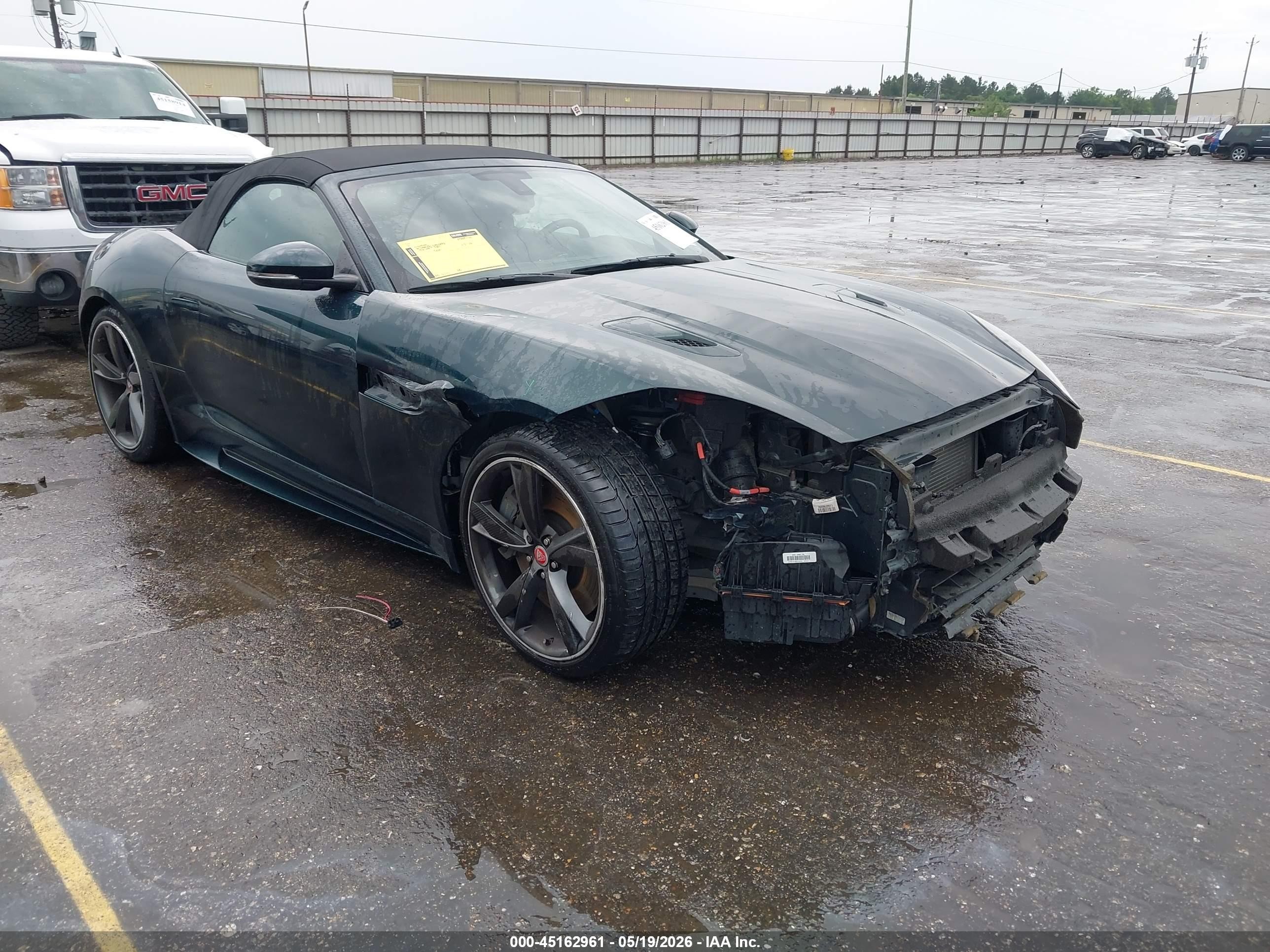 2016 Jaguar F-Type R, VIN SAJWJ6HL8GMK32732 — Front end