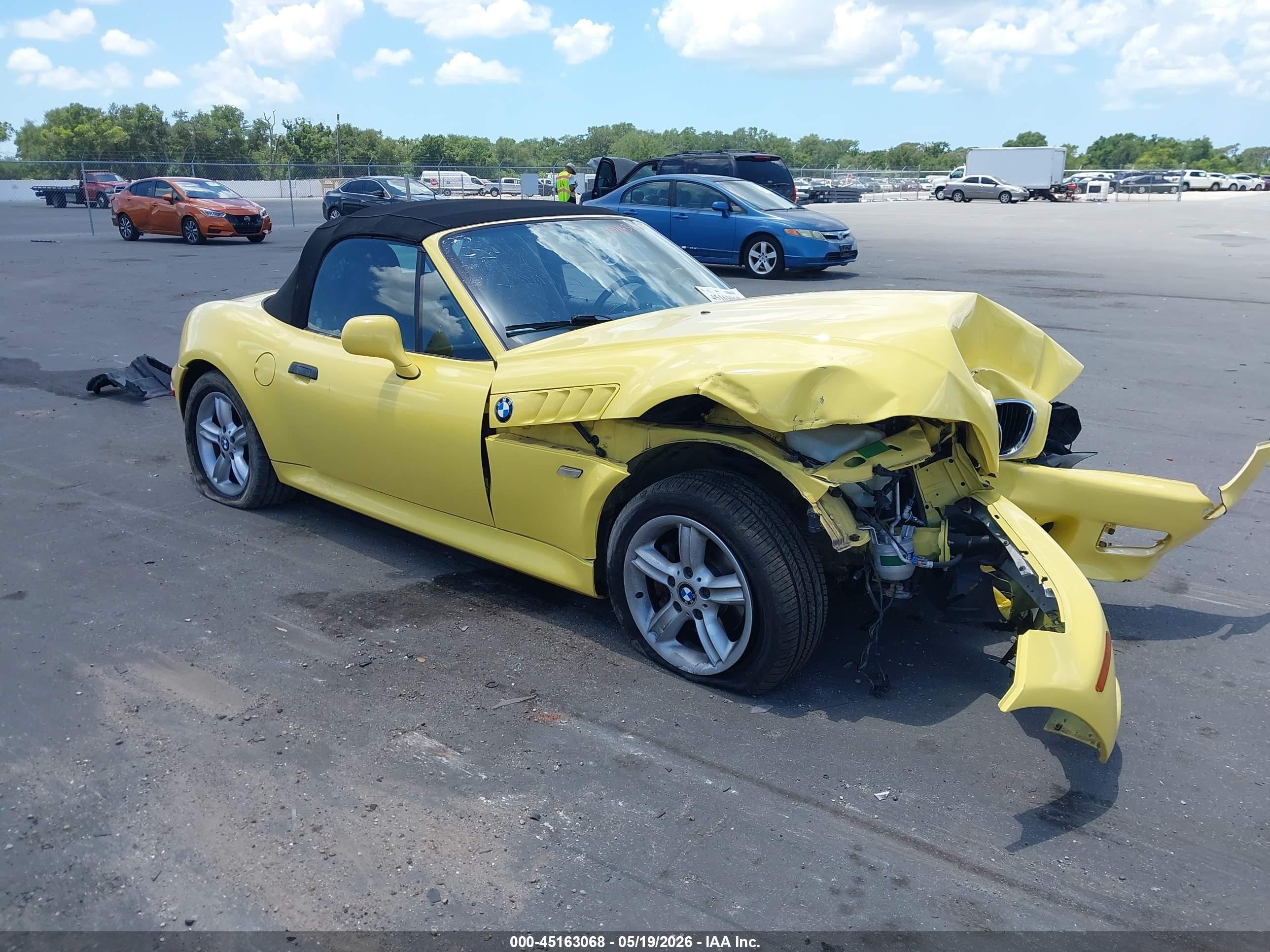 2001 BMW Z3 2.5, VIN WBACN334X1LM01664 — Front end