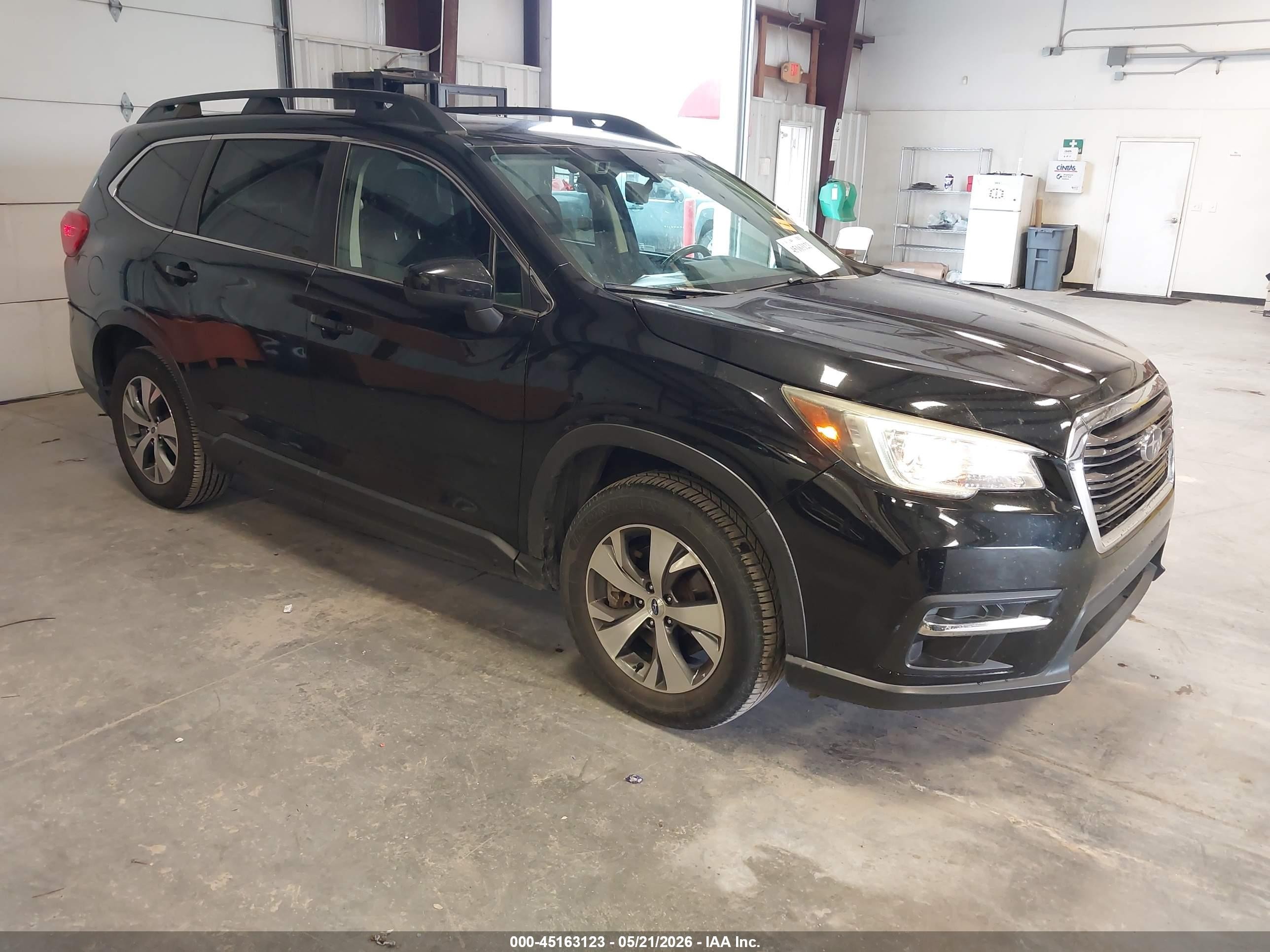 2019 Subaru Ascent Premium, VIN 4S4WMAFD3K3450561 — Rear end