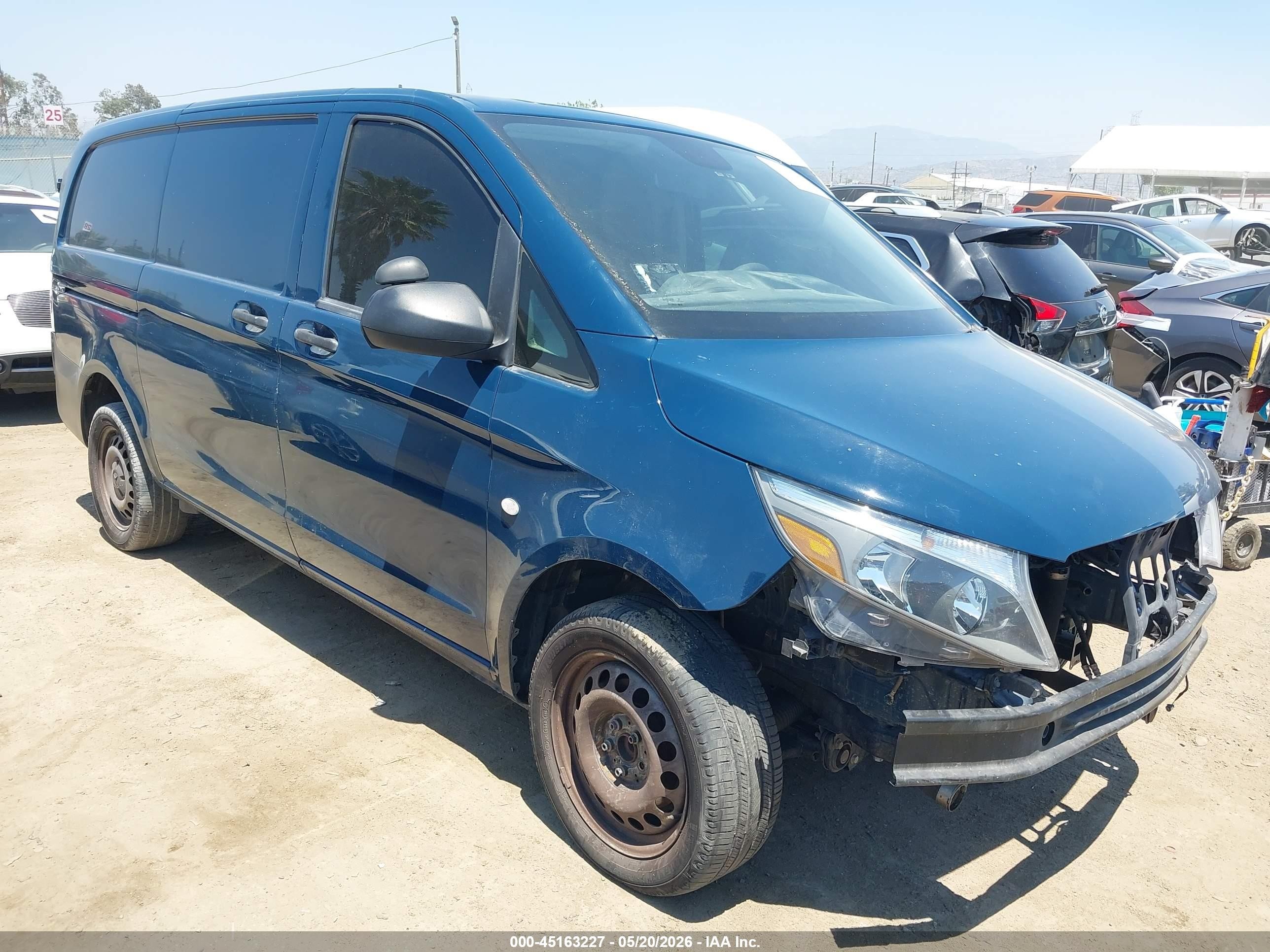 2016 Mercedes-Benz Metris Cargo, VIN WD3PG2EA7G3115608 — Front end