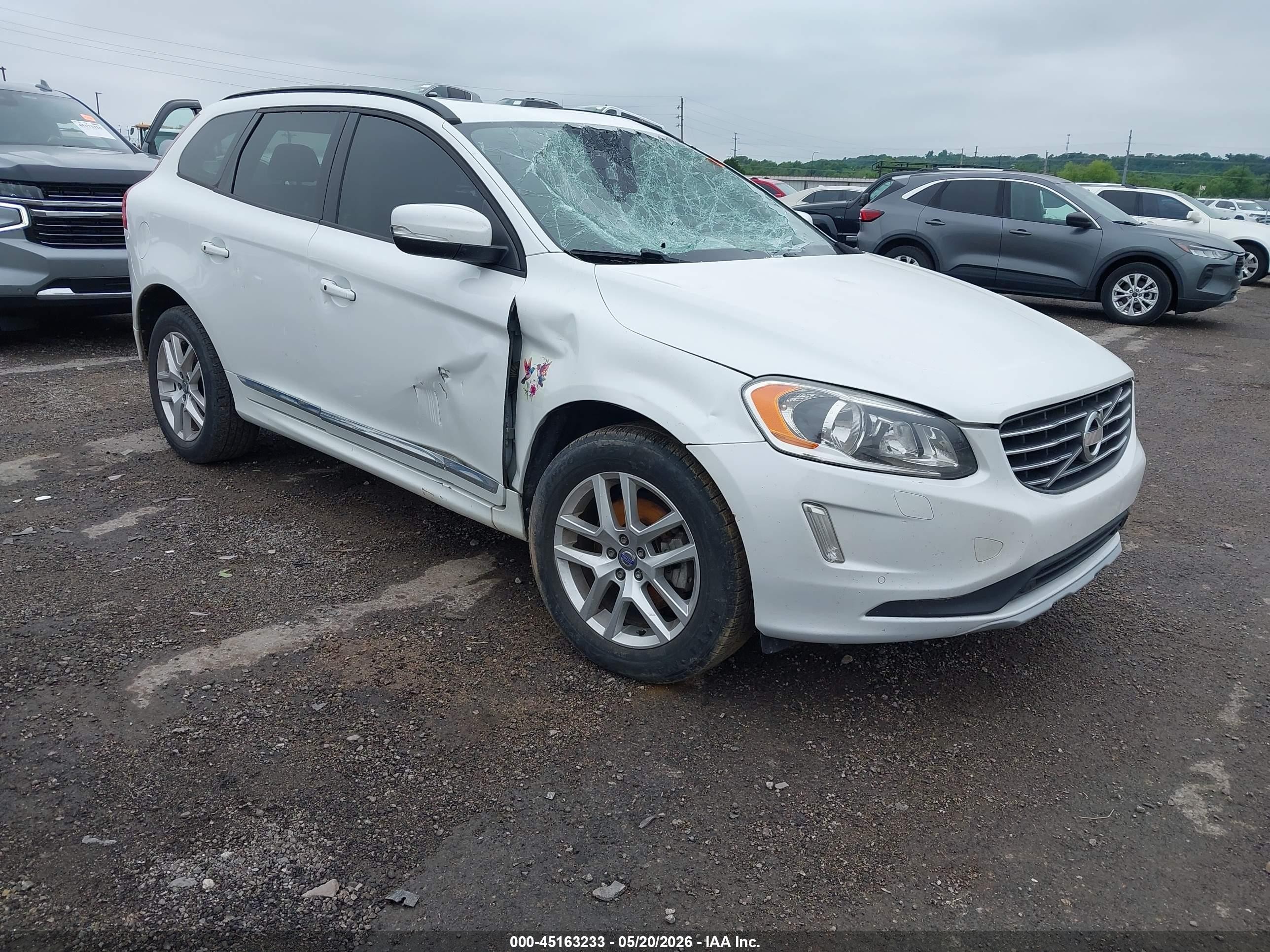 2017 Volvo XC60, VIN YV440MDJXH2076480 — Крыша