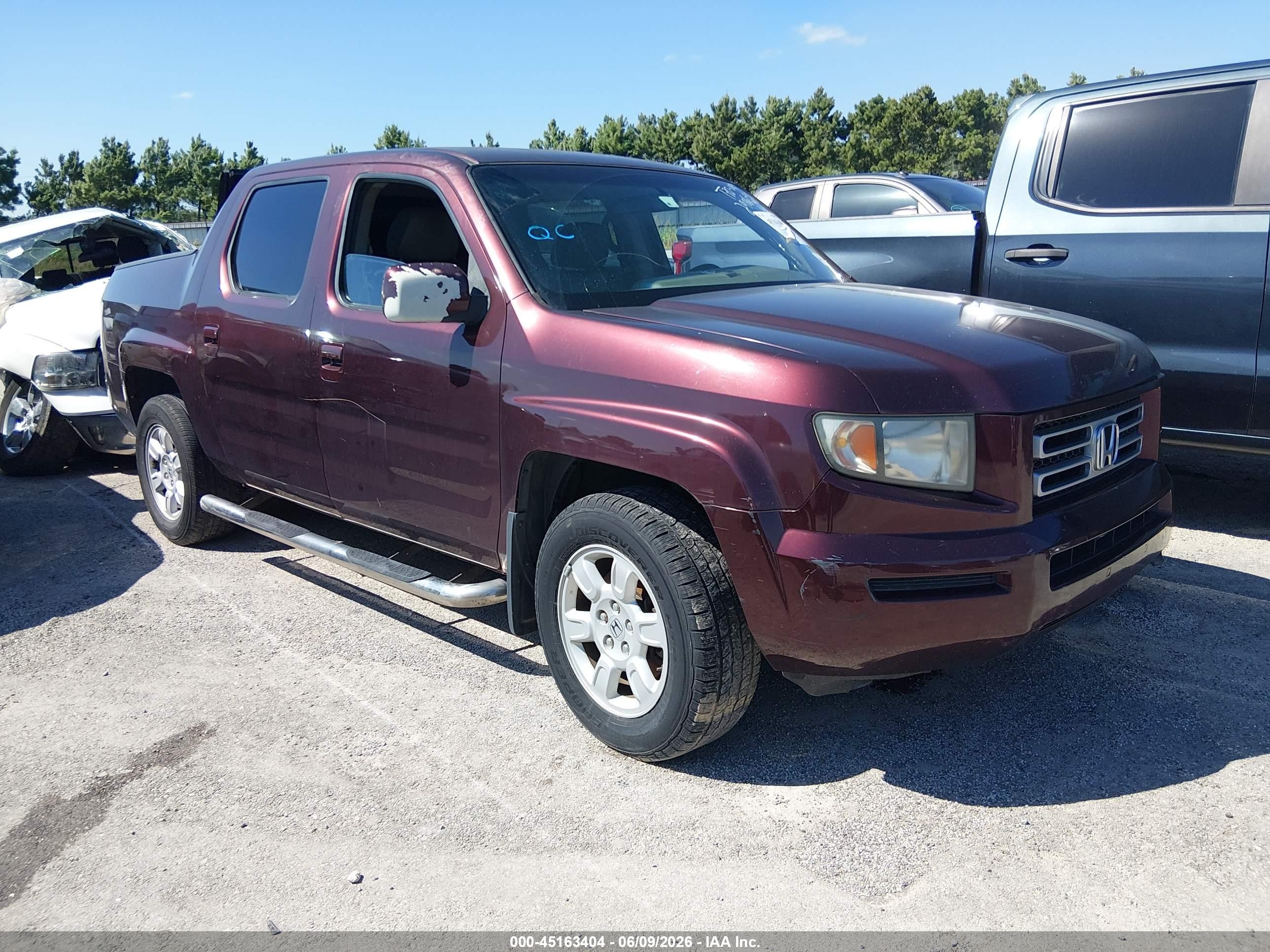 2007 Honda Ridgeline RTS, VIN 2HJYK16487H550447 — Front end