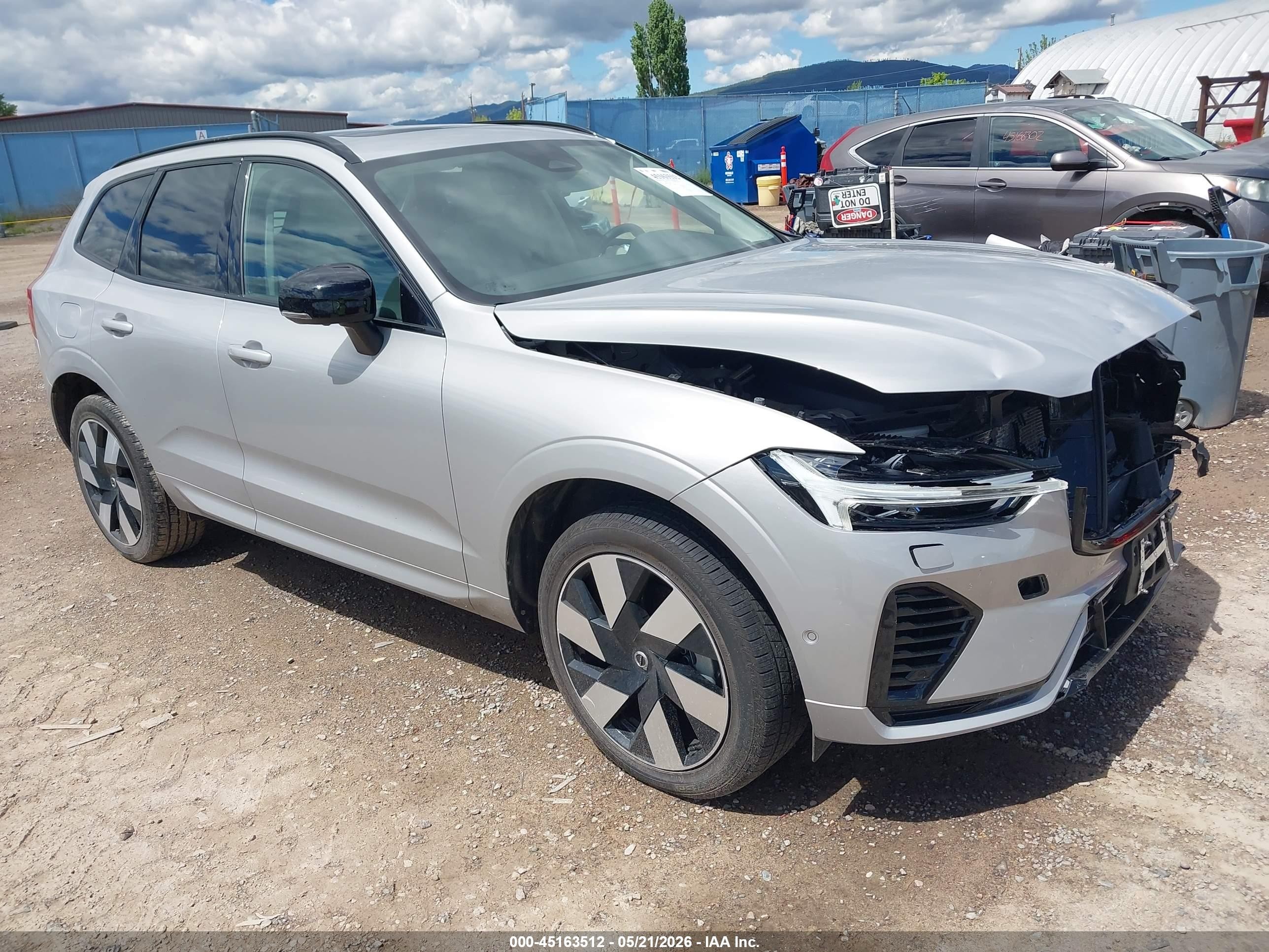 2025 Volvo XC60 Plus, VIN YV4H60RC2S1029198 — Перед