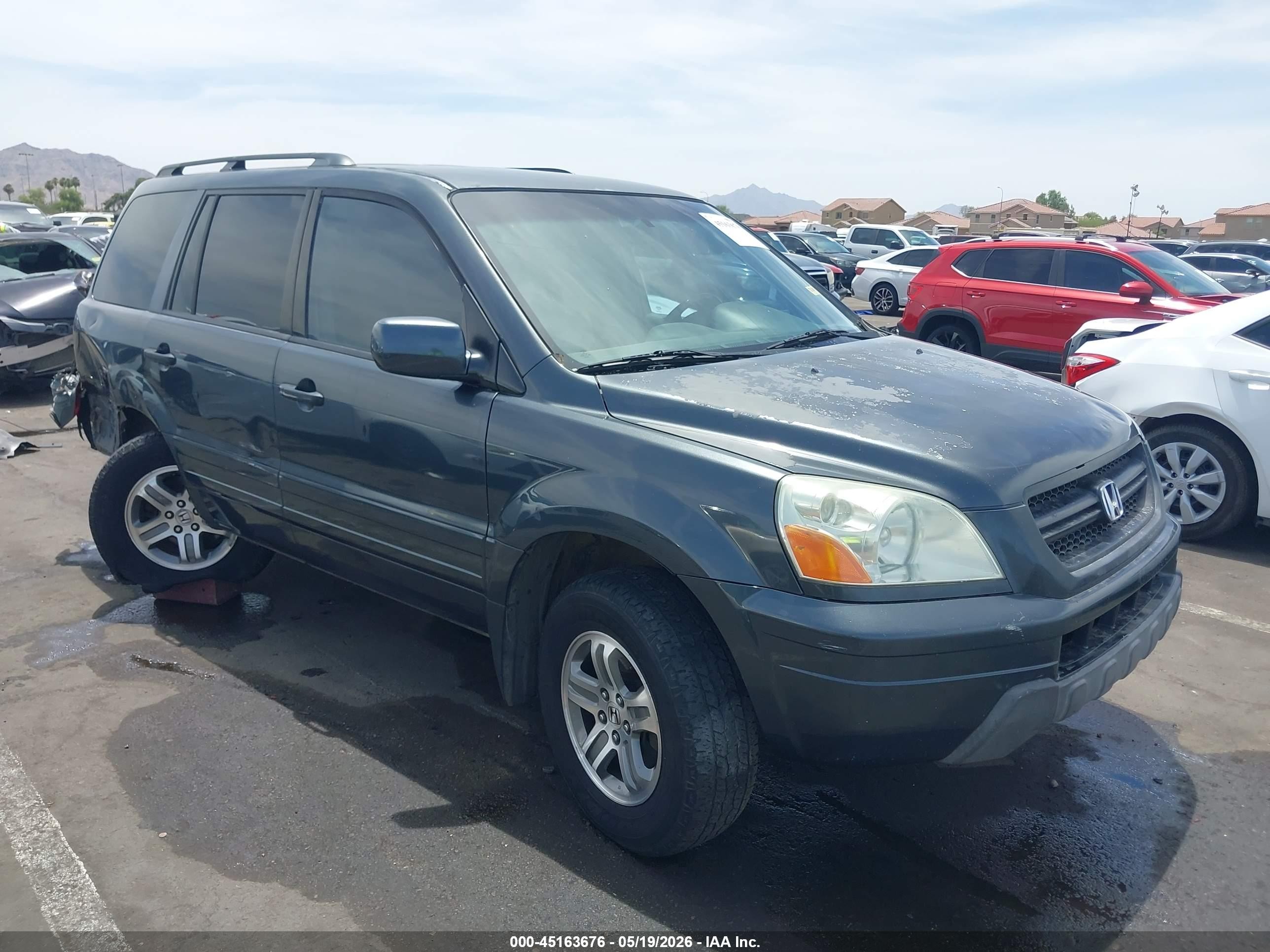 2004 Honda Pilot EX, VIN 2HKYF18524H597734 — Rear end
