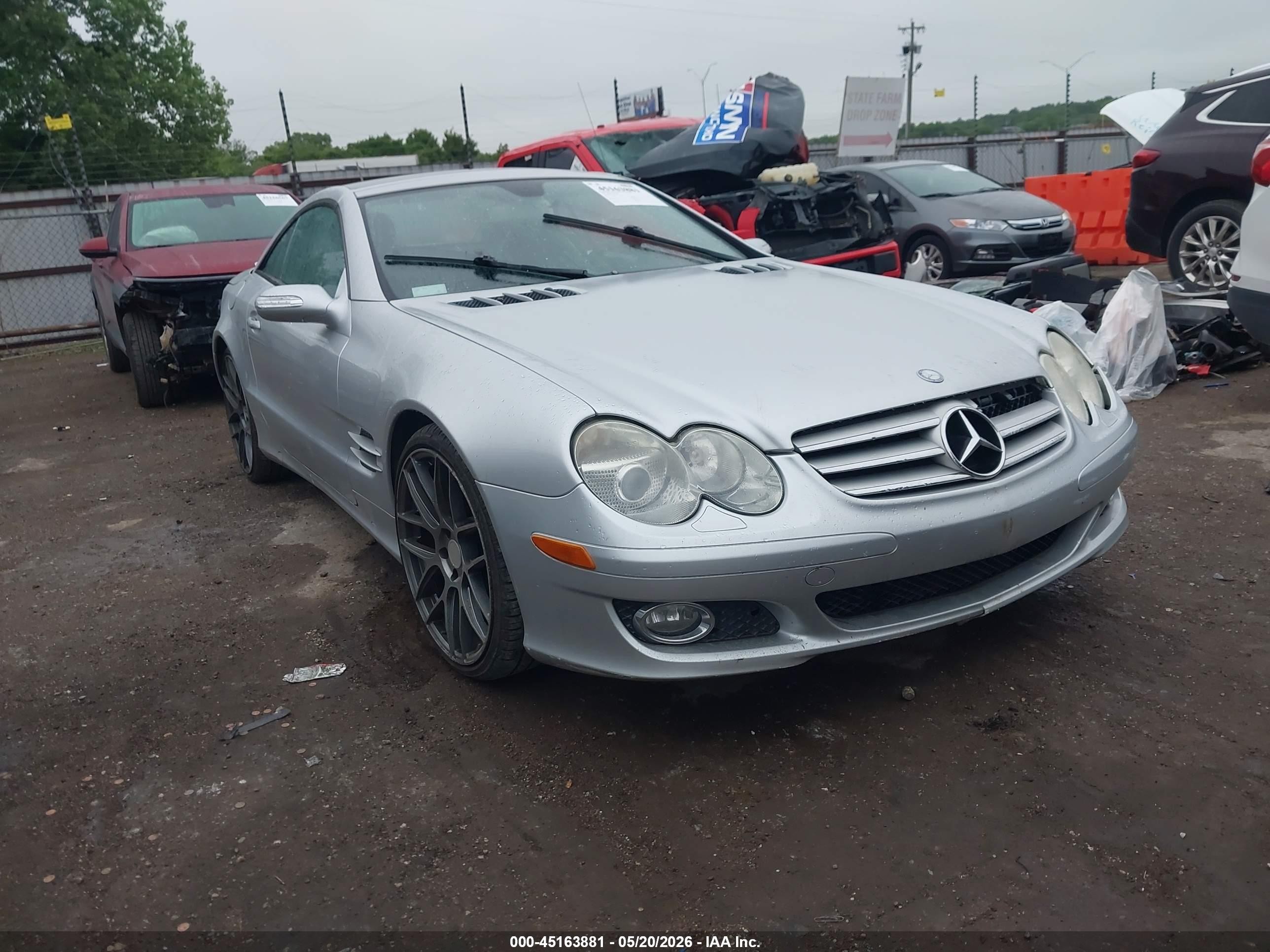 2008 Mercedes-Benz SL 550, VIN WDBSK71F18F136076 — Rear end