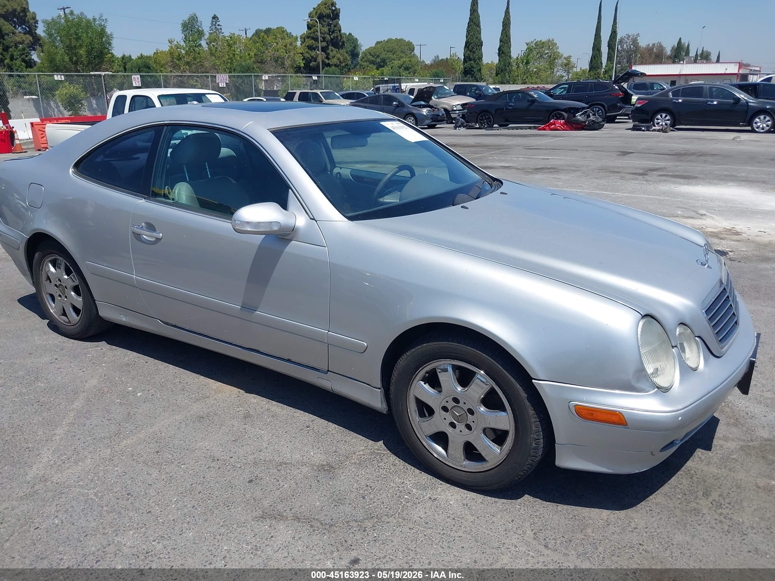 2002 Mercedes-Benz CLK 320/430, VIN WDBLJ65G42T124663 — Зад