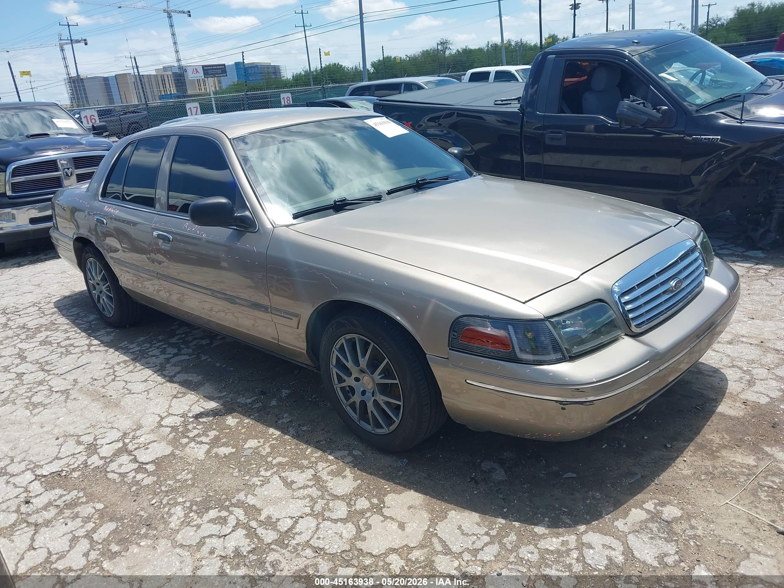 2004 Ford Crown Victoria LX, VIN 2FAFP74W64X124302 — Side
