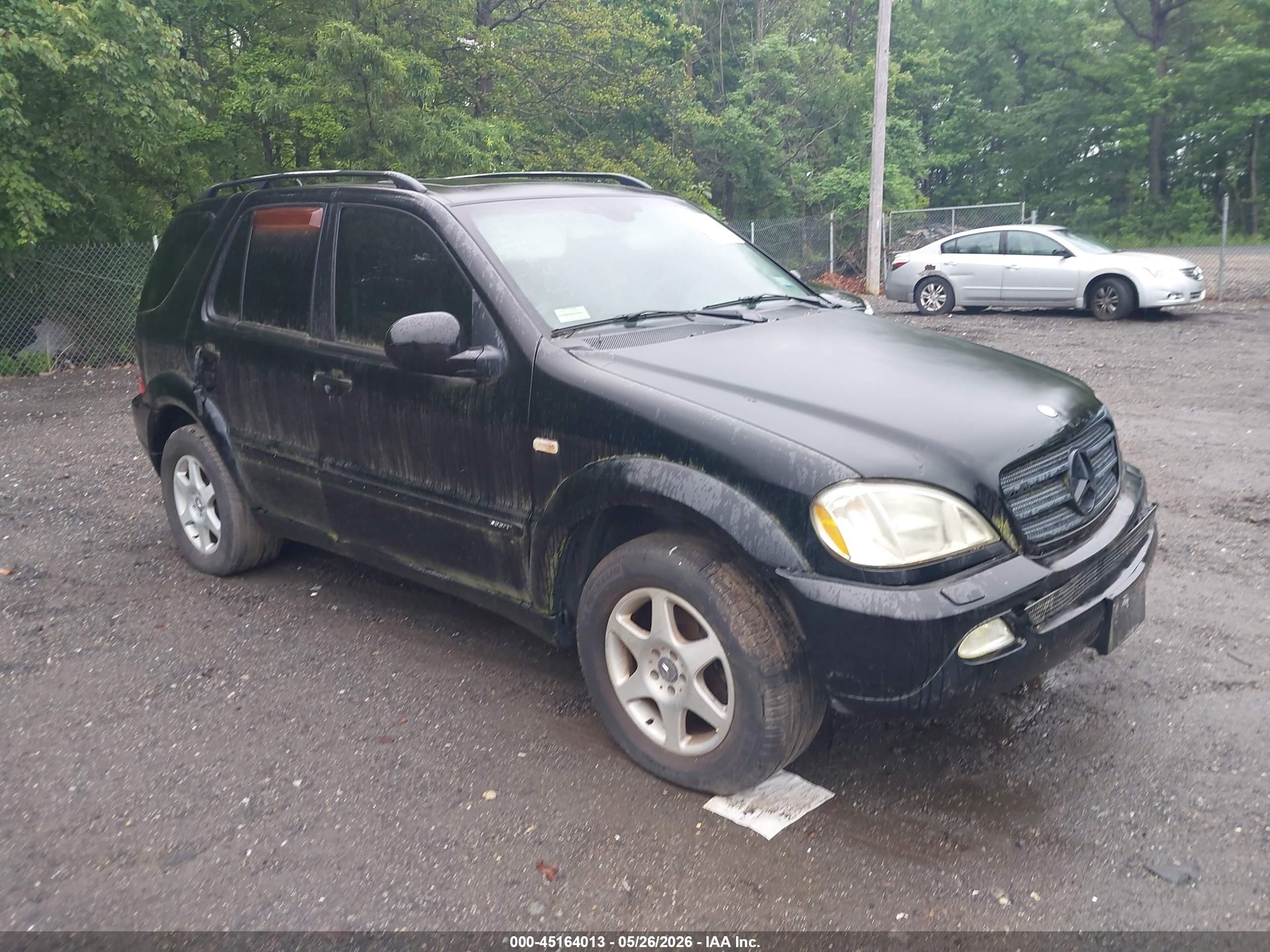 2001 Mercedes-Benz M 320/430/500, VIN 4JGAB54E01A251139 — Normal wear