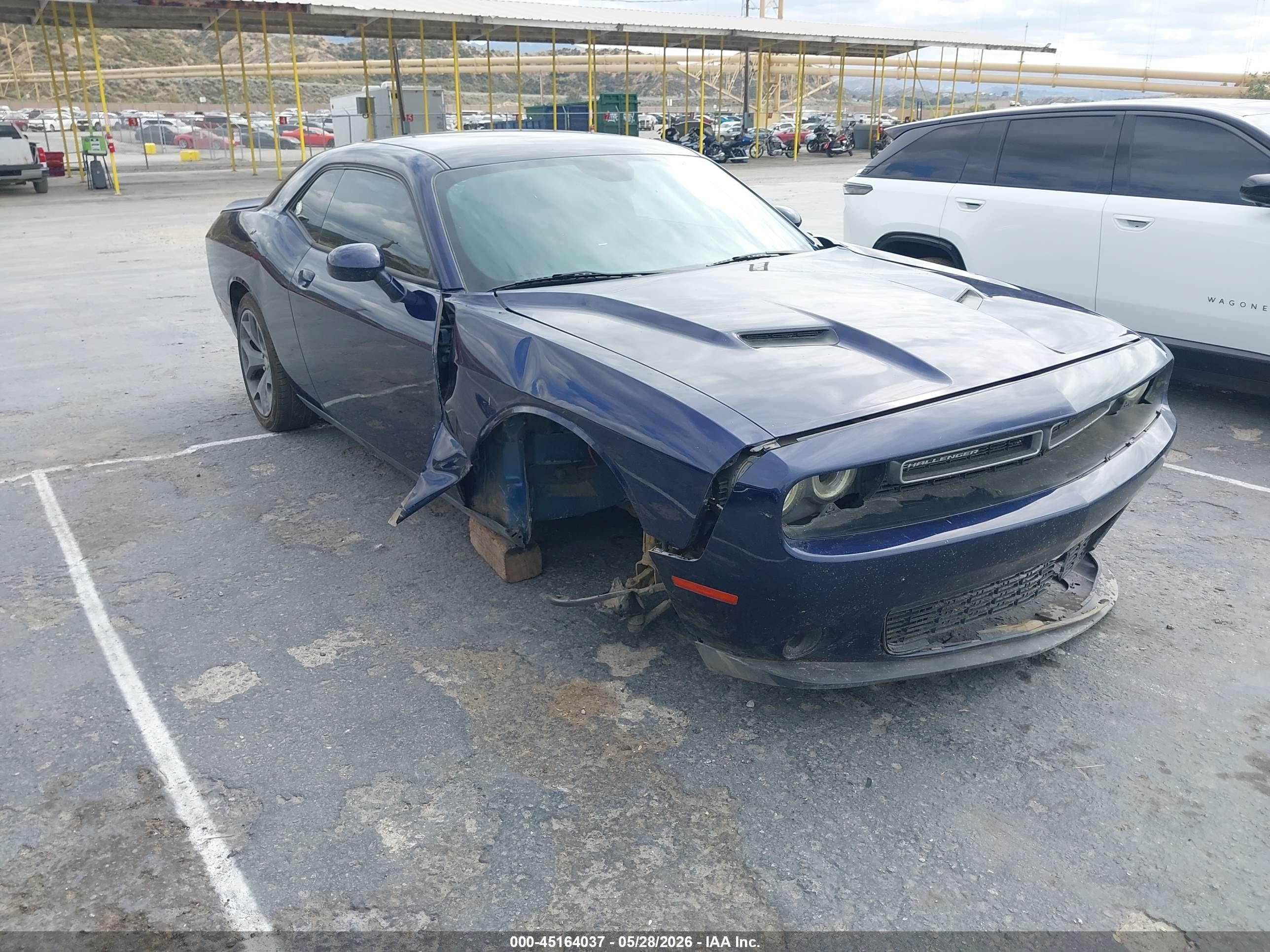 2015 Dodge Challenger SXT, VIN 2C3CDZAG0FH712387 — Front end