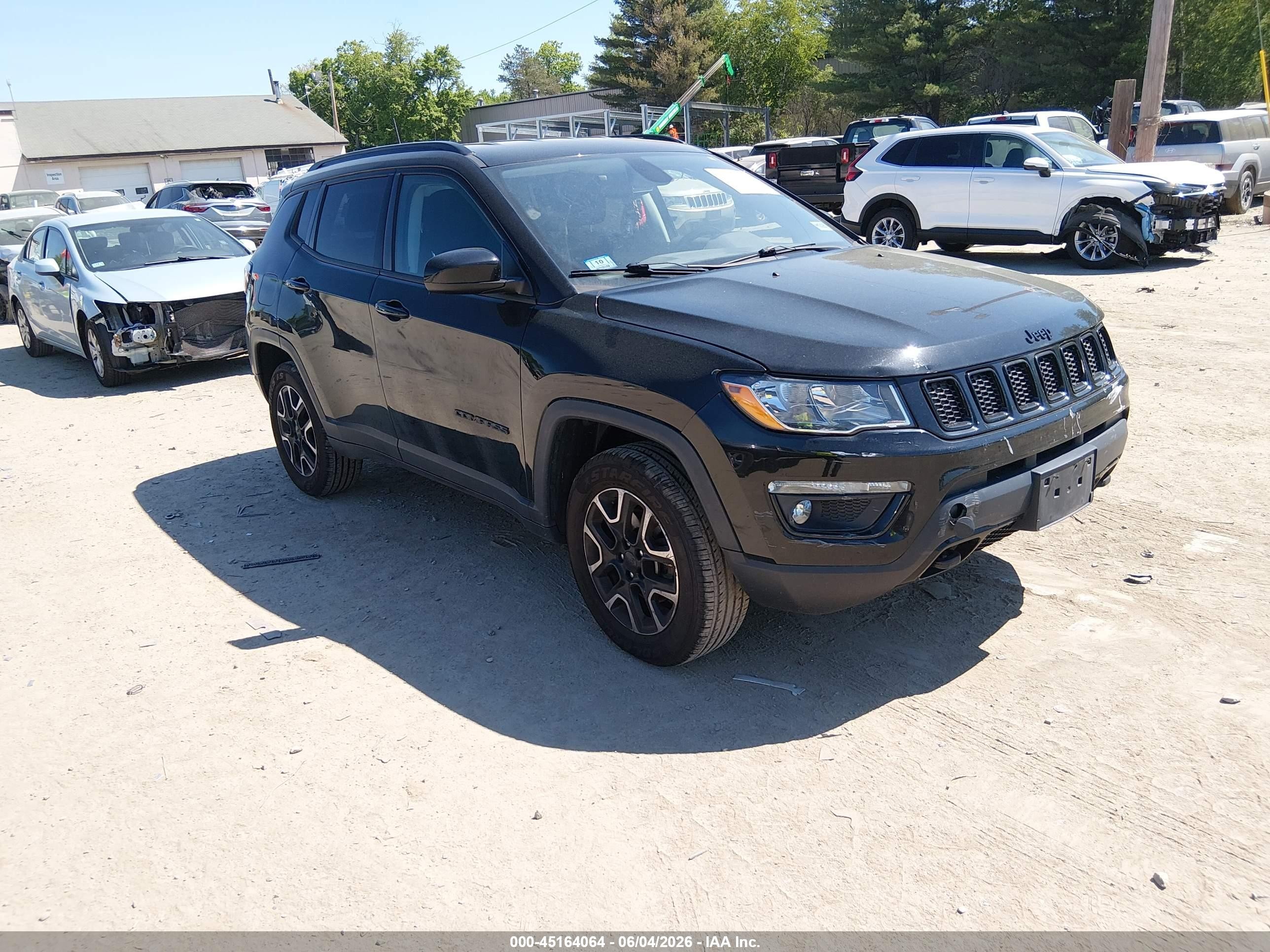 2020 Jeep Compass Sport, VIN 3C4NJDAB0LT210034 — Front end