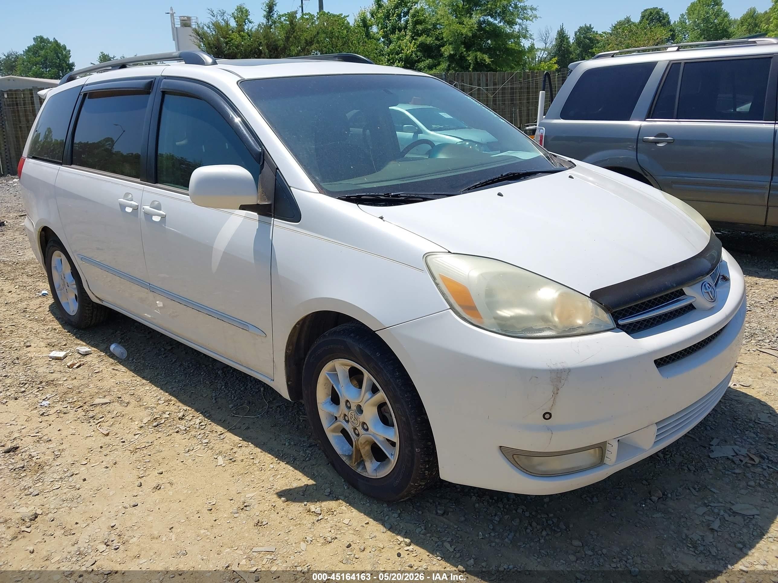 2004 Toyota Sienna XLE Limited, VIN 5TDZA22C44S122970 — Normal wear