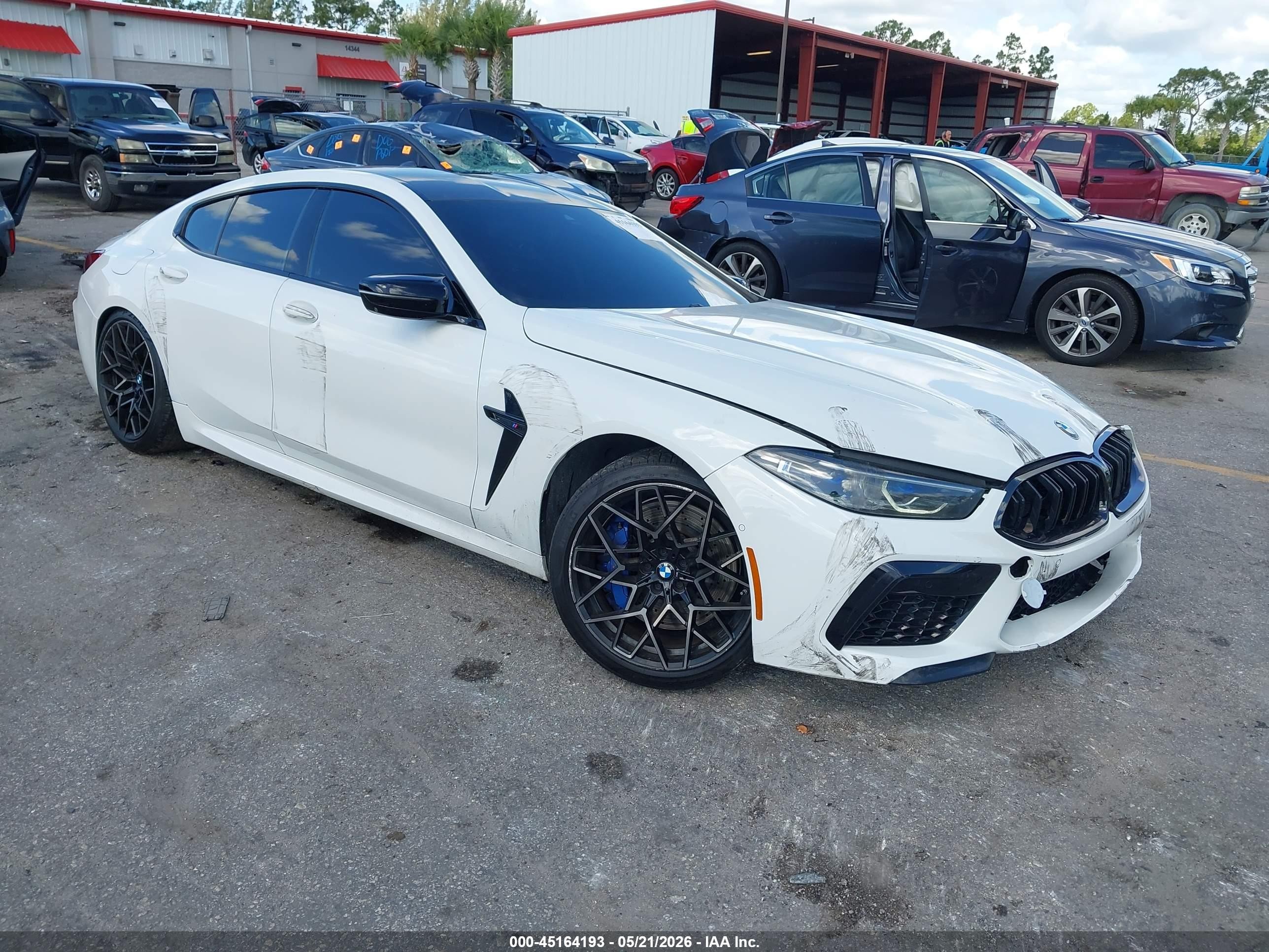 2022 BMW M8 Competition, VIN WBSGV0C02NCH21725 — Зад