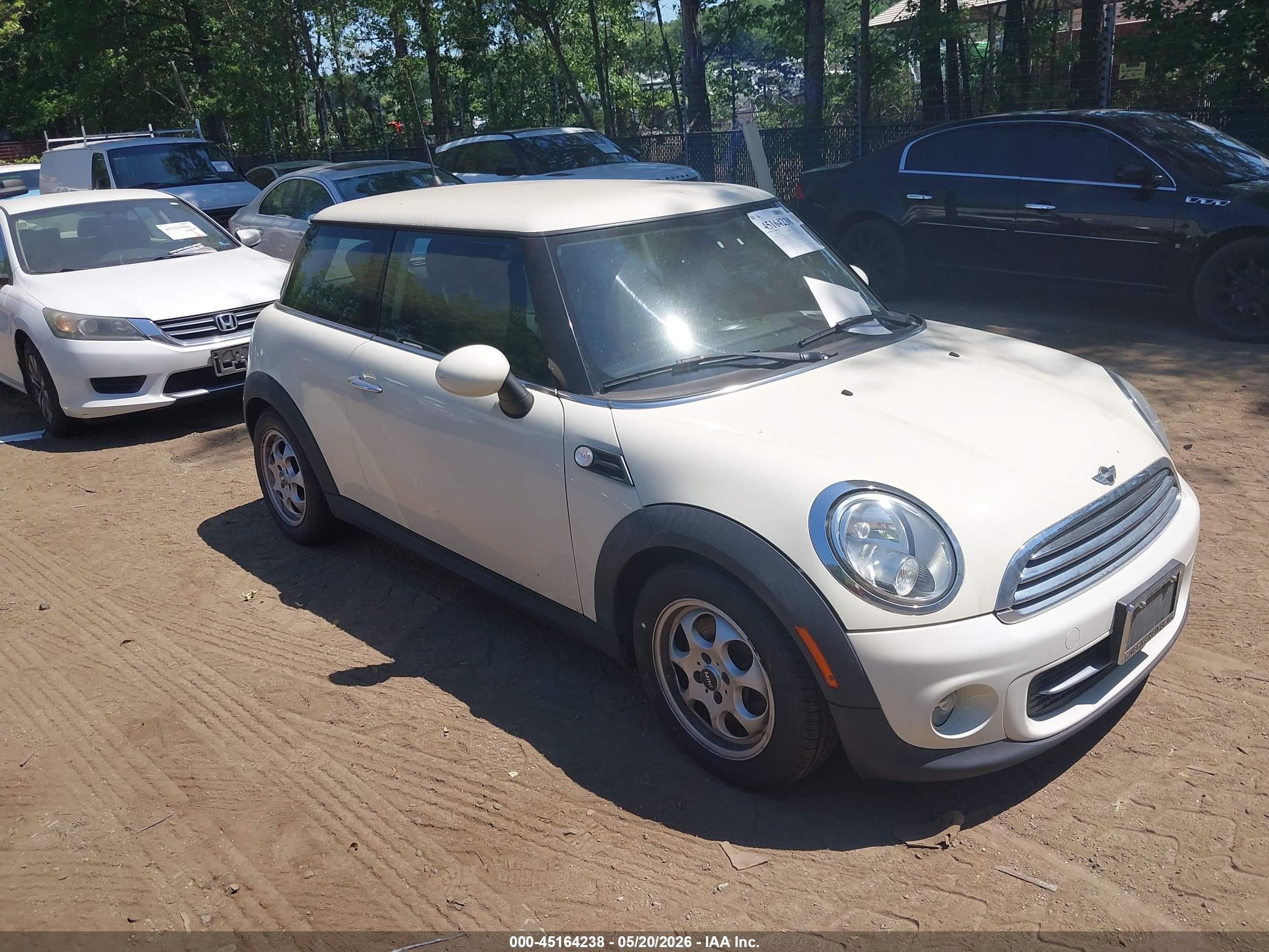 2013 MINI Hardtop, VIN WMWSU3C55DT685734 — Not stated