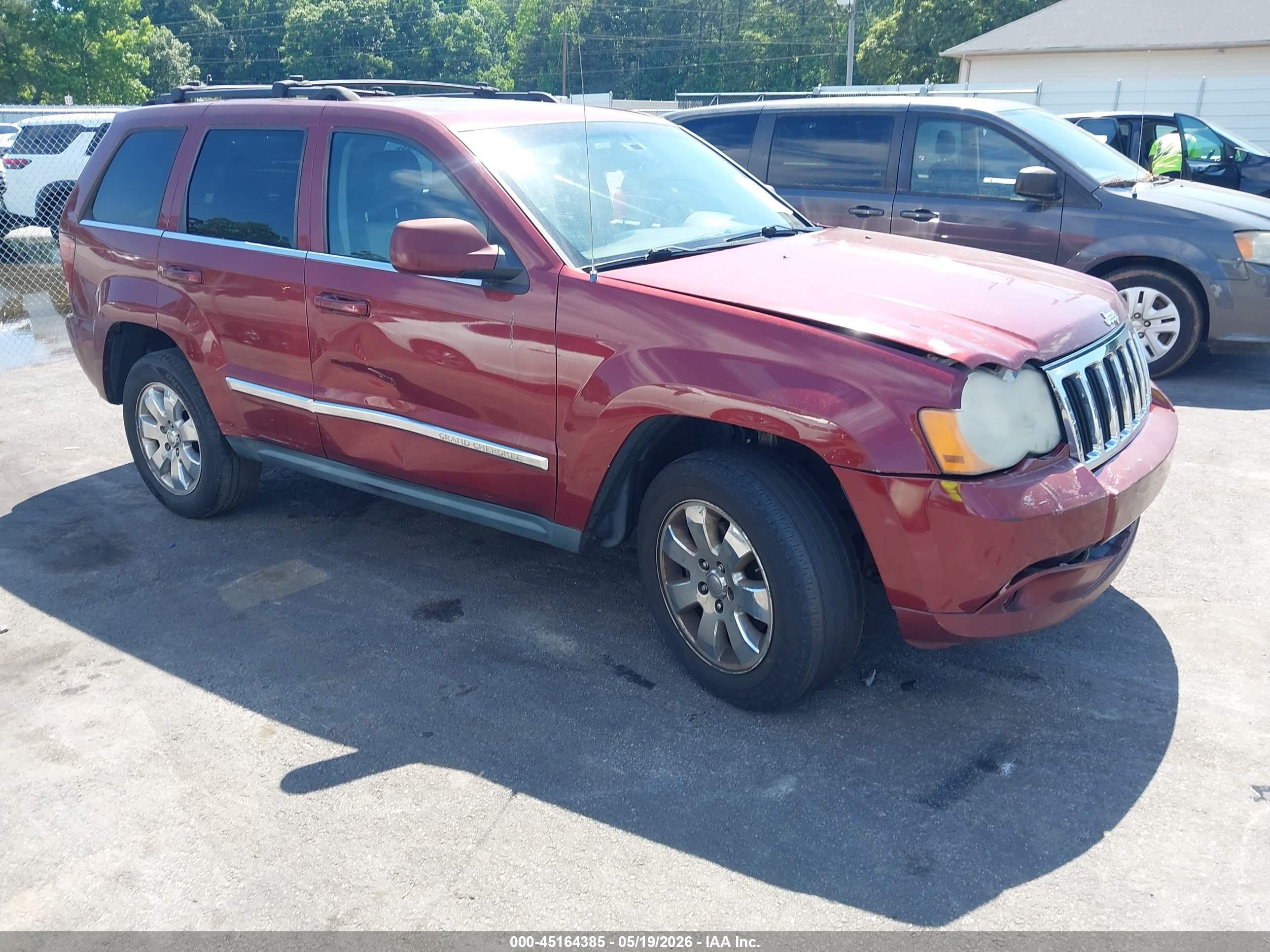 2008 Jeep Grand Cherokee Limited, VIN 1J8HR58N08C126576 — Front end