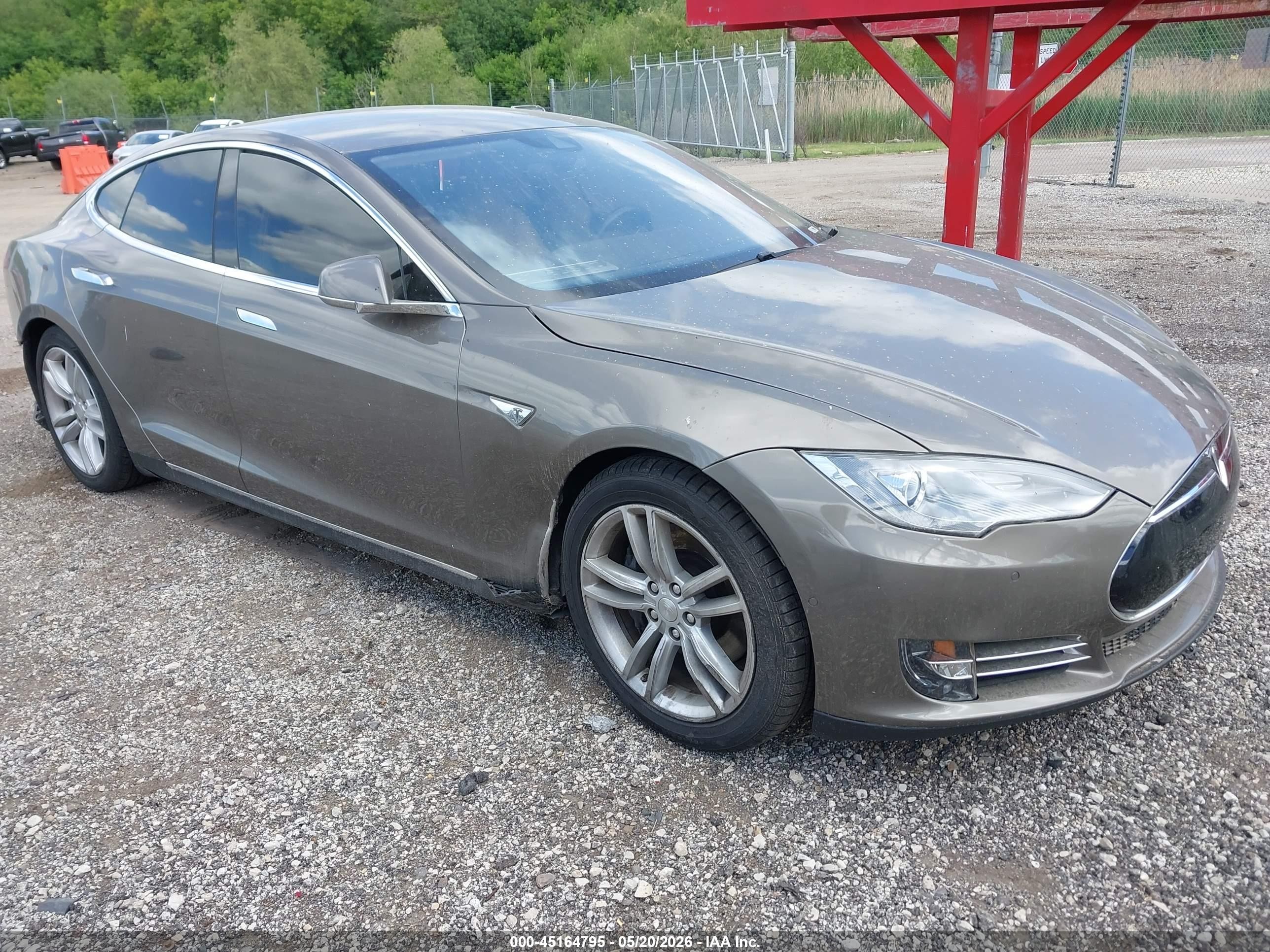 2015 Tesla Model S 85D, VIN 5YJSA1S22FF098372 — Rear end