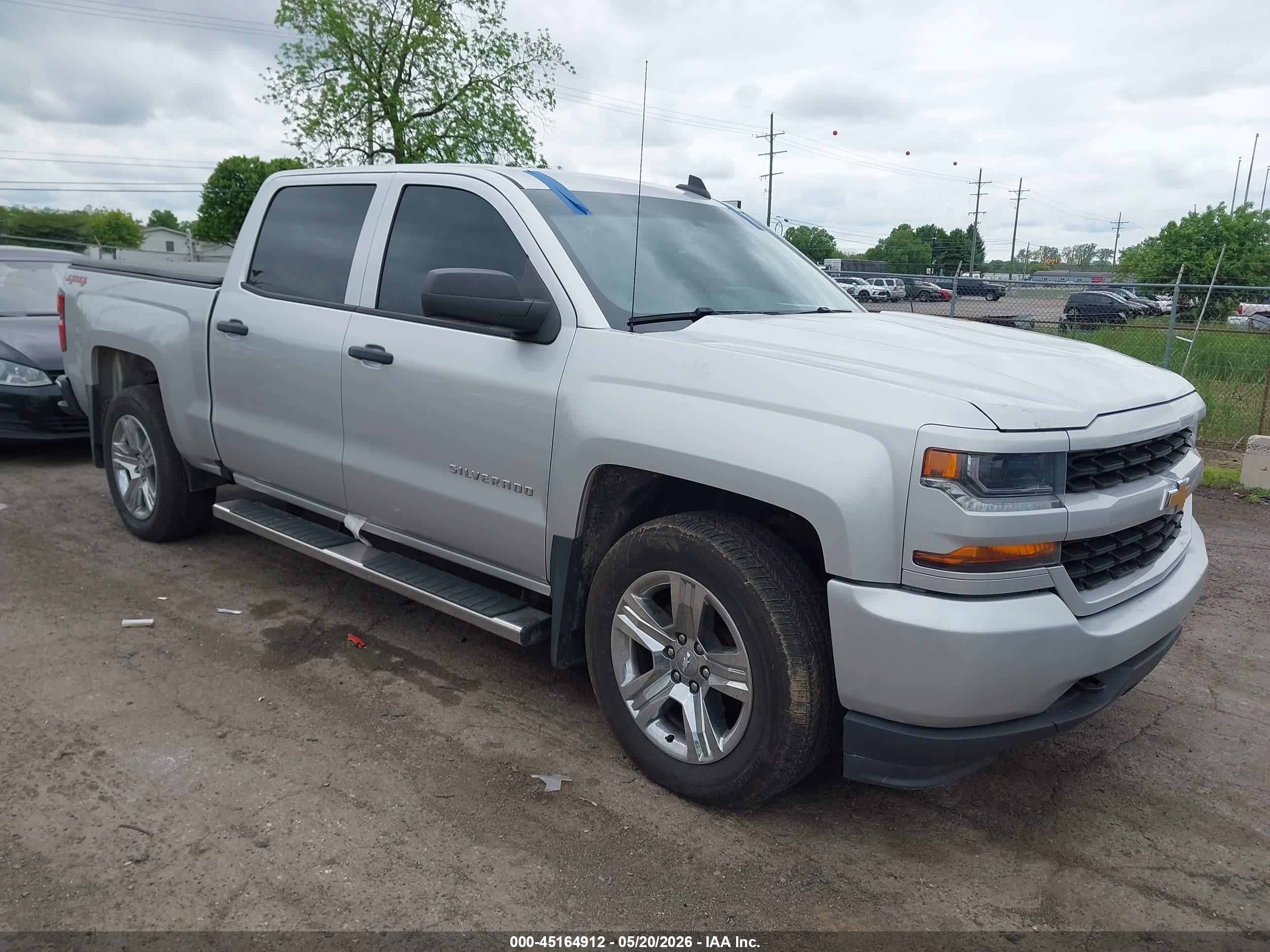 2018 Chevrolet Silverado 1500 Custom, VIN 3GCUKPEC9JG505877 — Side