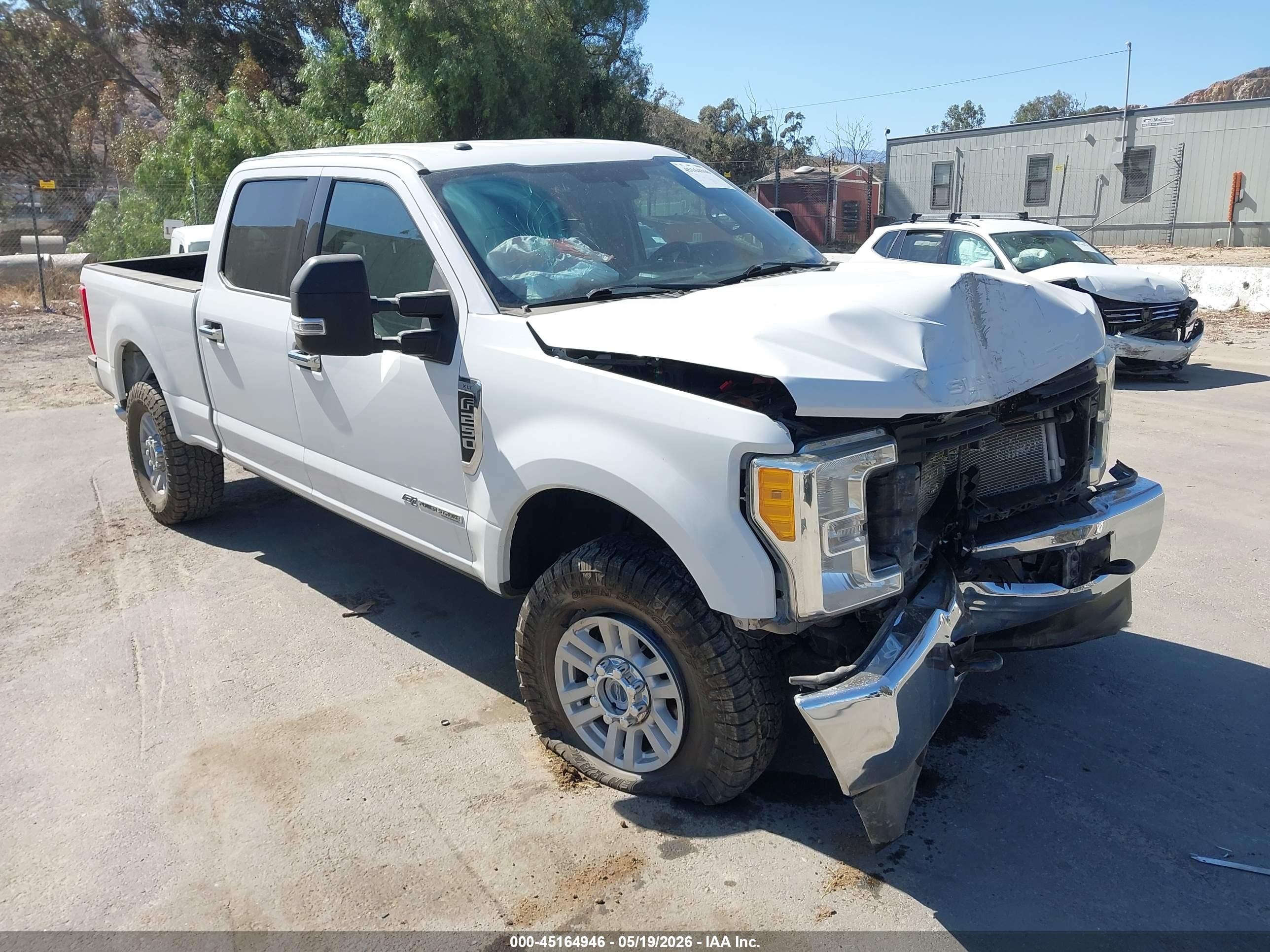 2017 Ford F-250 Lariat, VIN 1FT7W2BT9HEF19479 — Front end