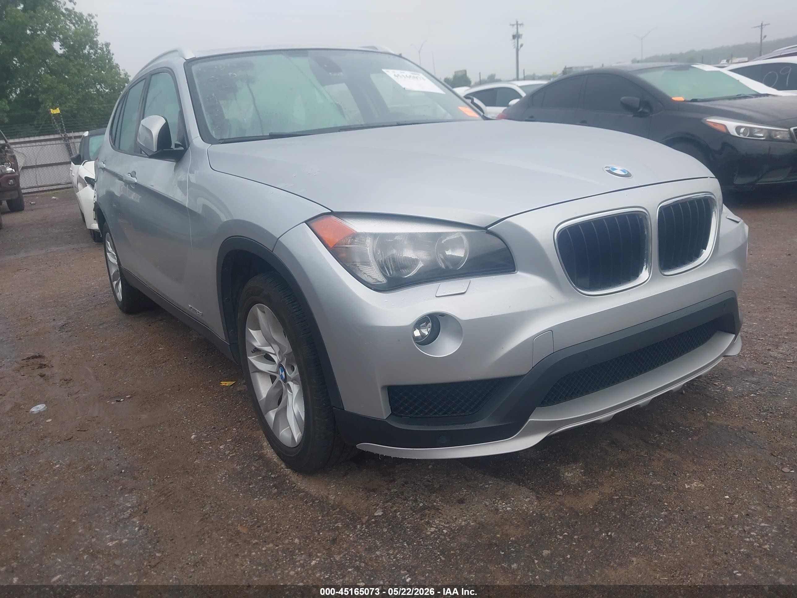 2015 BMW X1 xDrive28i, VIN WBAVL1C55FVY24630 — Side