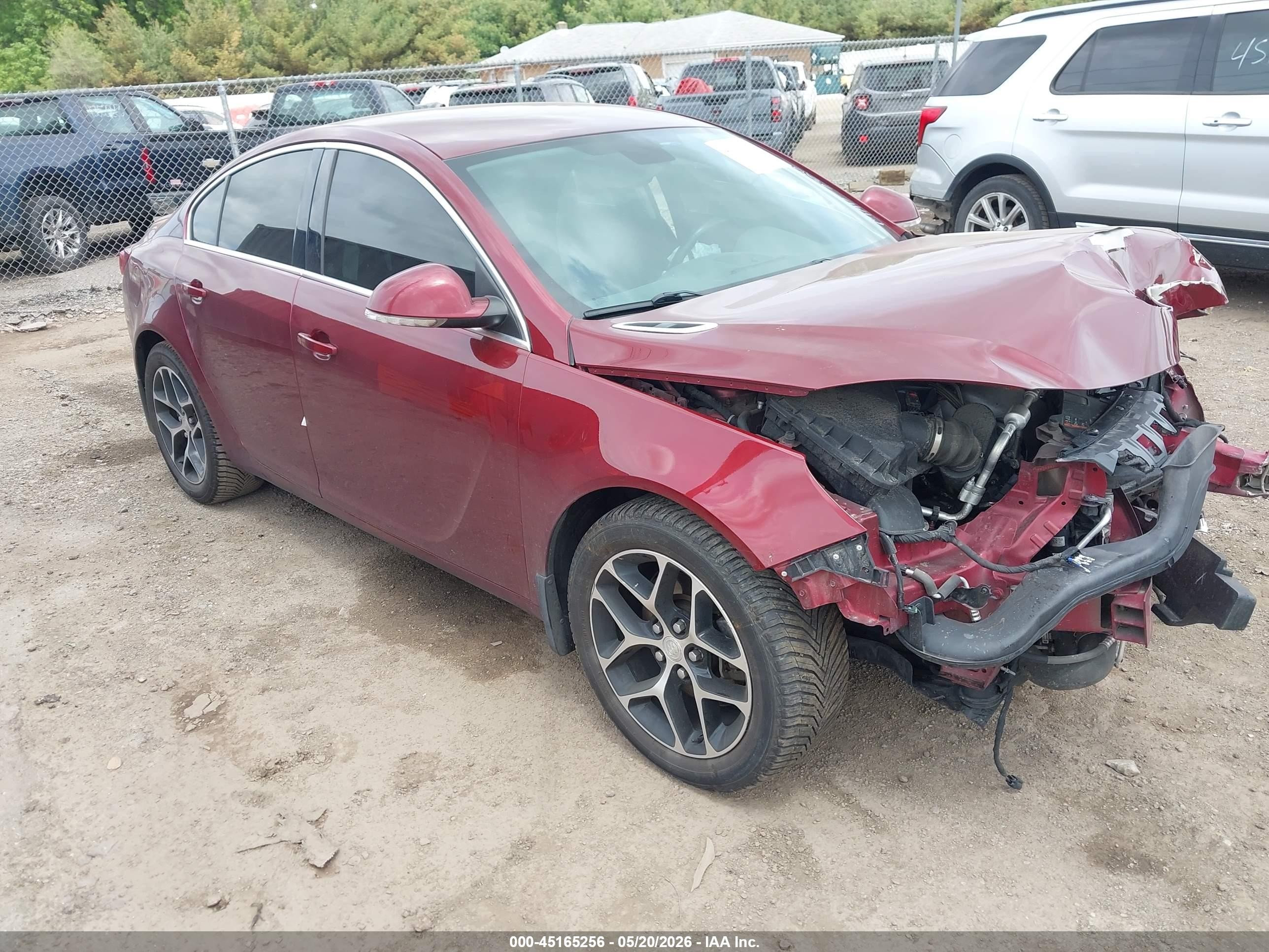 2017 Buick Regal Sport Touring, VIN 2G4GL5EX7H9132582 — Перед
