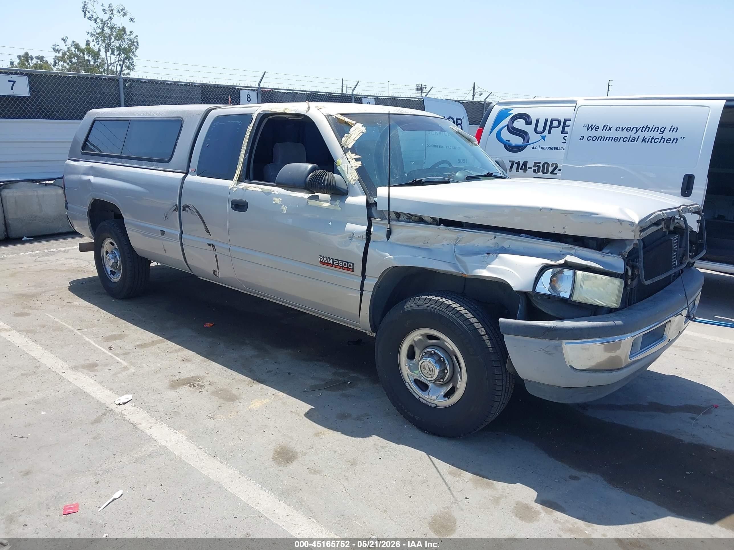 1996 Dodge 2500, VIN 1B7KC23C9TJ107628 — Front end