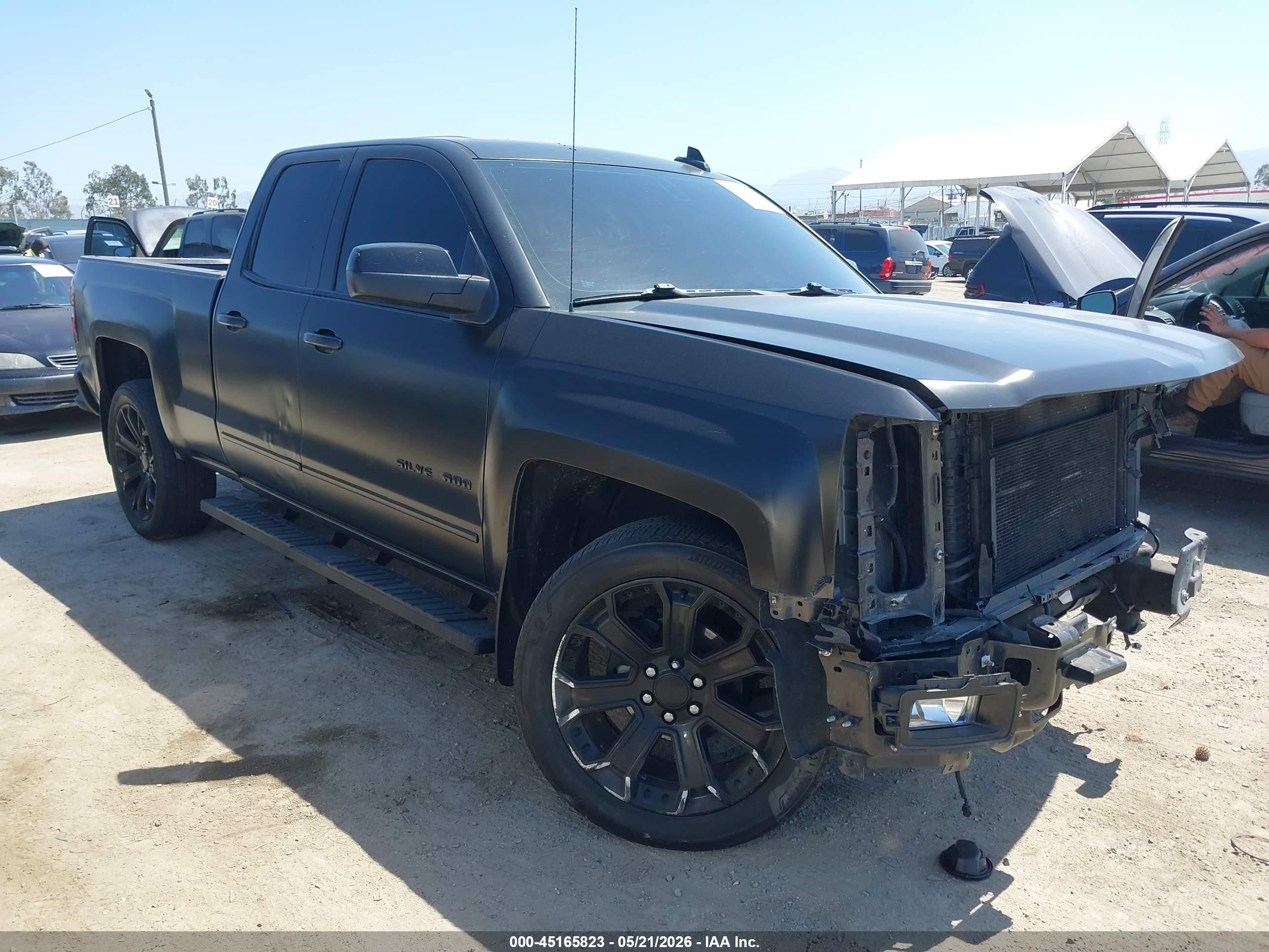 2015 Chevrolet Silverado 1500 LT, VIN 1GCRCREH0FZ179064 — Front end