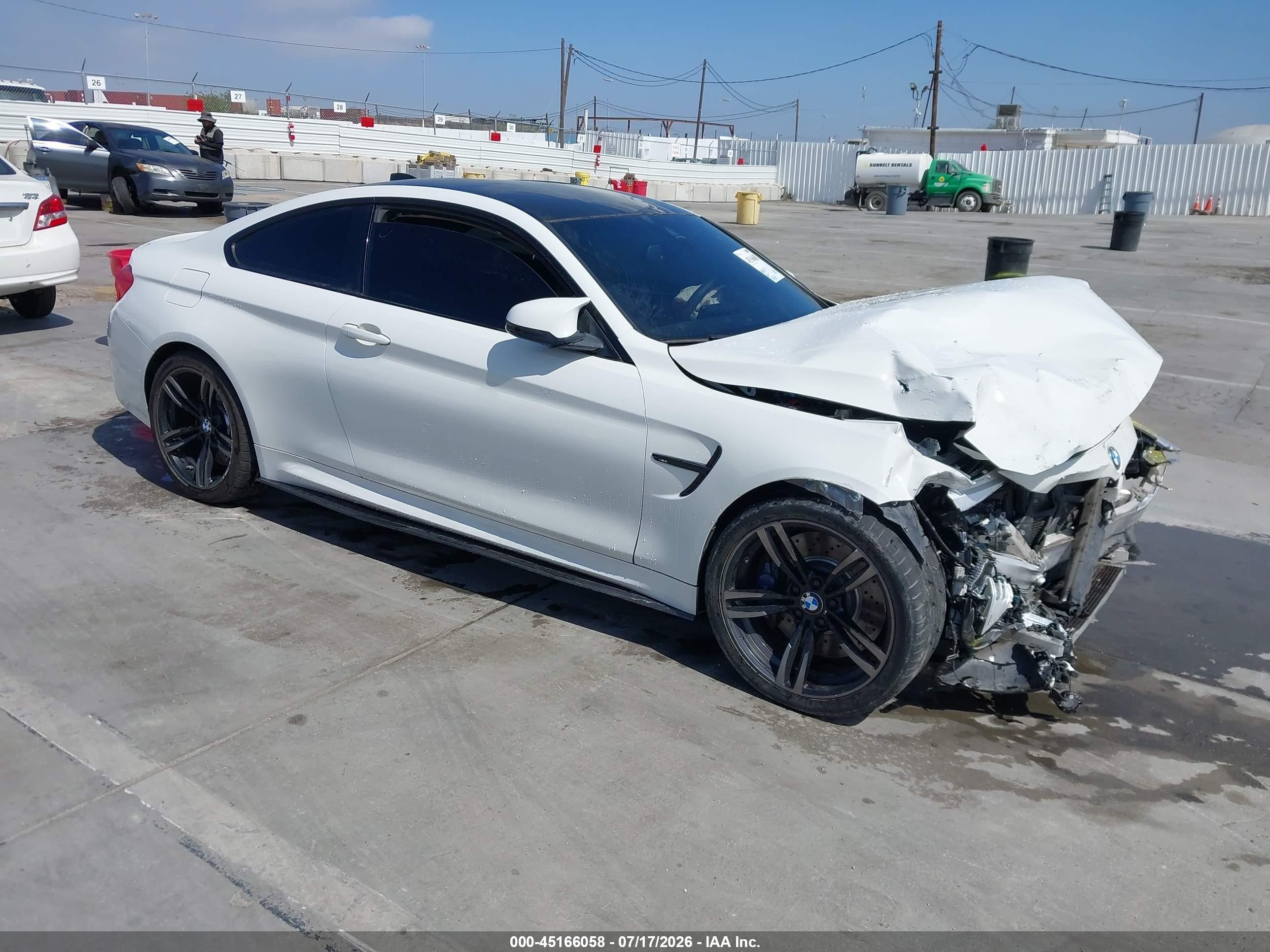 2015 BMW M4, VIN WBS3R9C57FK334403 — Перед