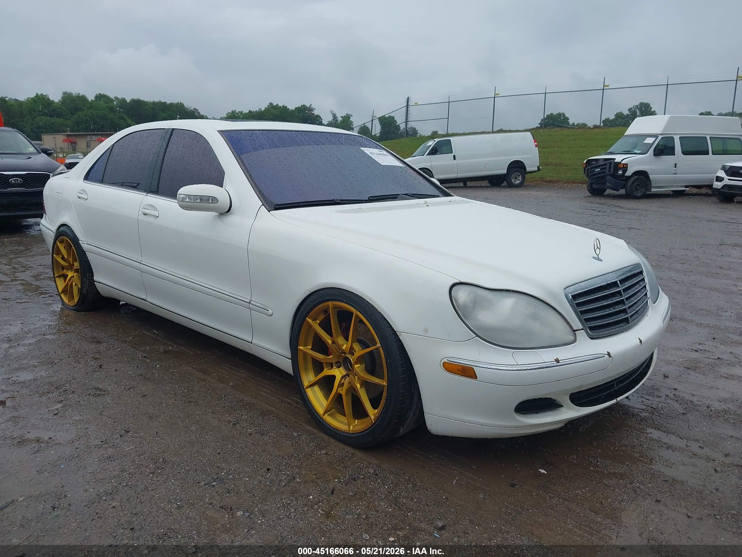 2005 Mercedes-Benz S 500, VIN WDBNG84J75A449212 — Normal wear