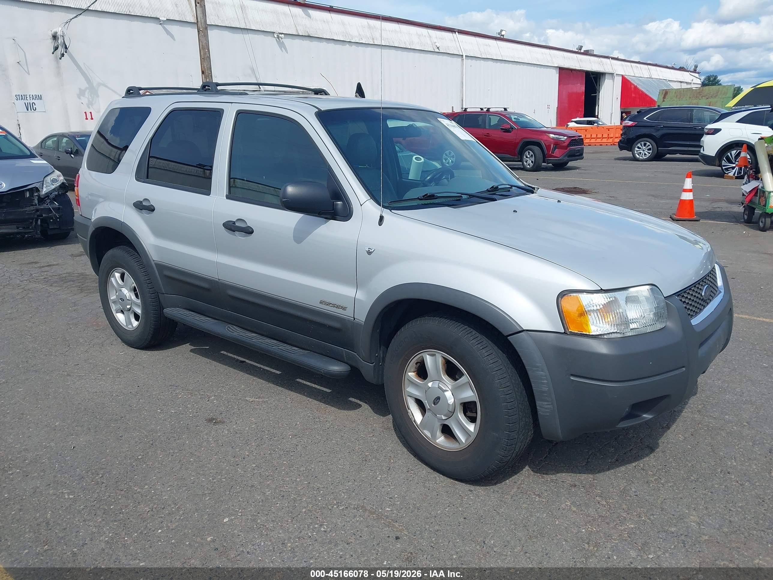 2002 Ford Escape XLT Choice, VIN 1FMYU031X2KC31213 — Front end