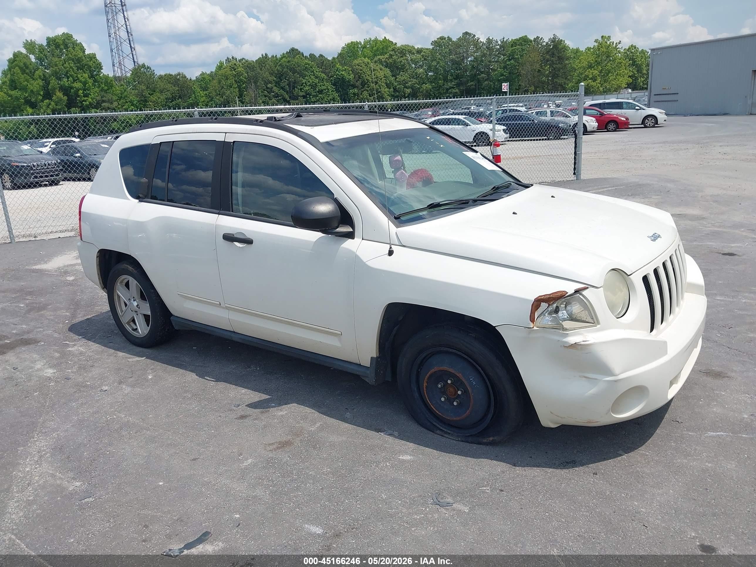 2008 Jeep Compass Sport, VIN 1J8FF47W28D538531 — Перед