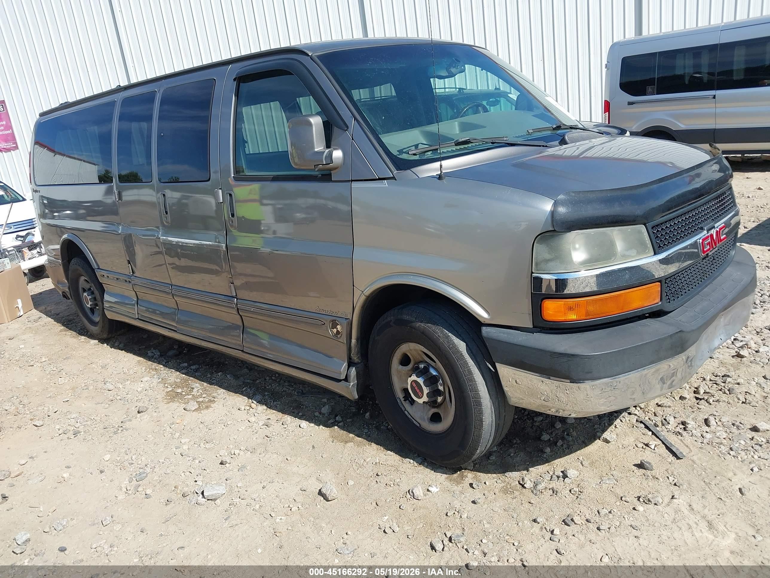 2007 GMC Savana, VIN 1GDGG29U271144306 — Side