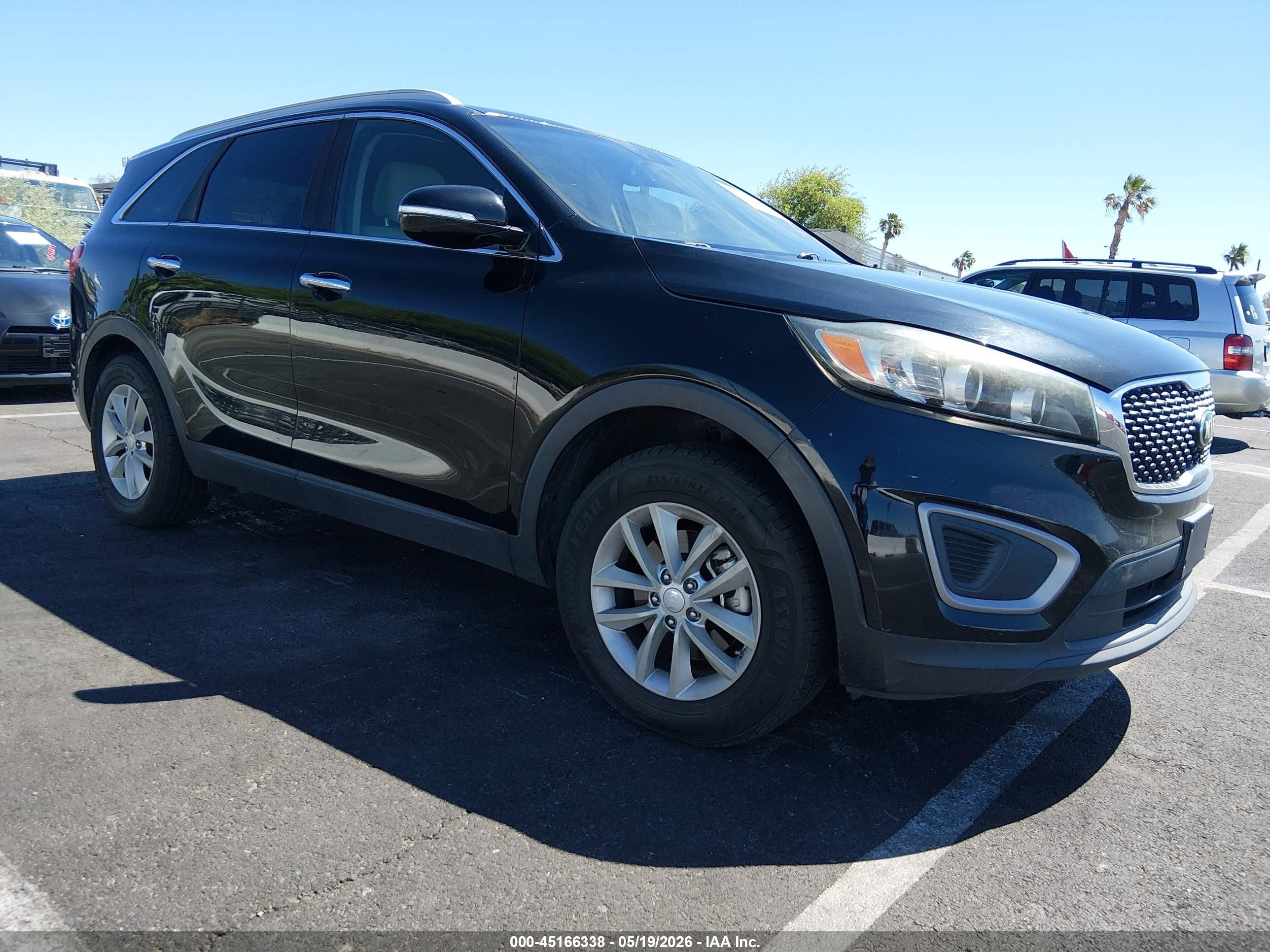 2016 Kia Sorento LX, VIN 5XYPG4A35GG060063 — Side