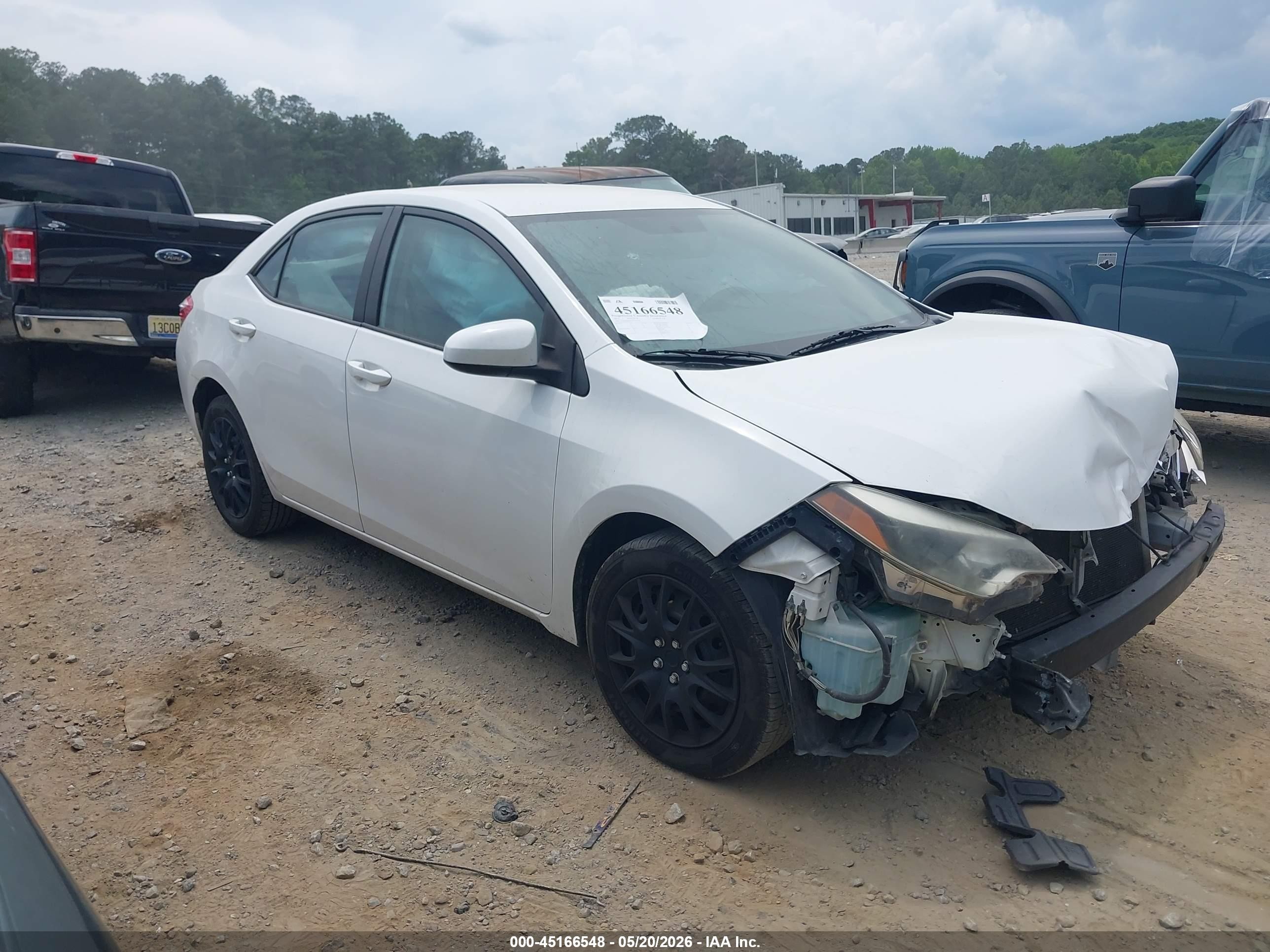 2015 Toyota Corolla LE, VIN 2T1BURHE4FC443428 — Front end