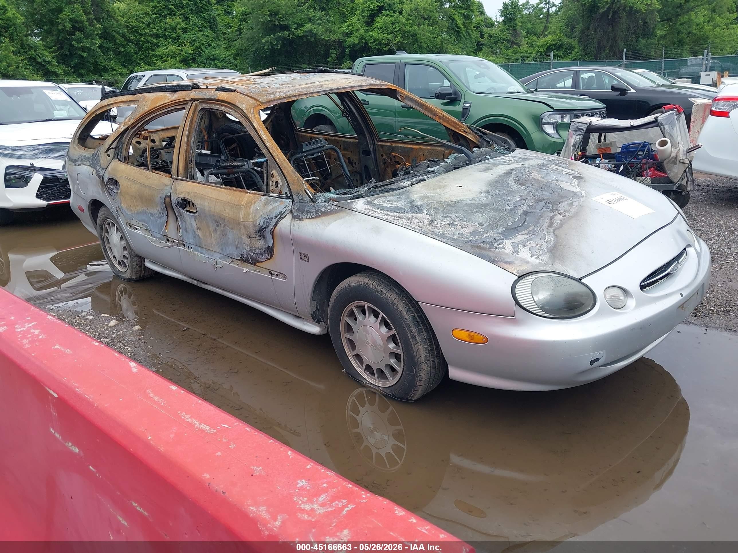 1998 Ford Taurus SE, VIN 1FAFP58S6WA203265 — Пожар