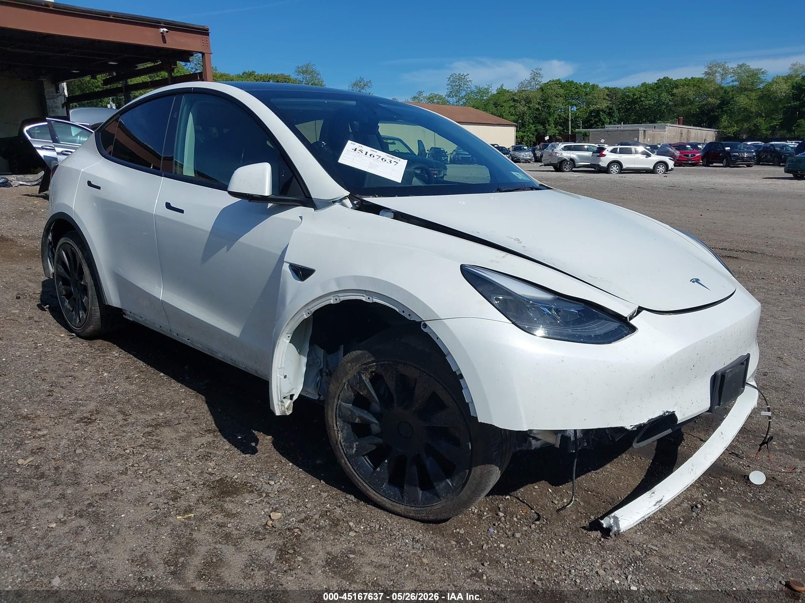 2023 Tesla Model Y, VIN 7SAYGDED1PF915696 — Front end