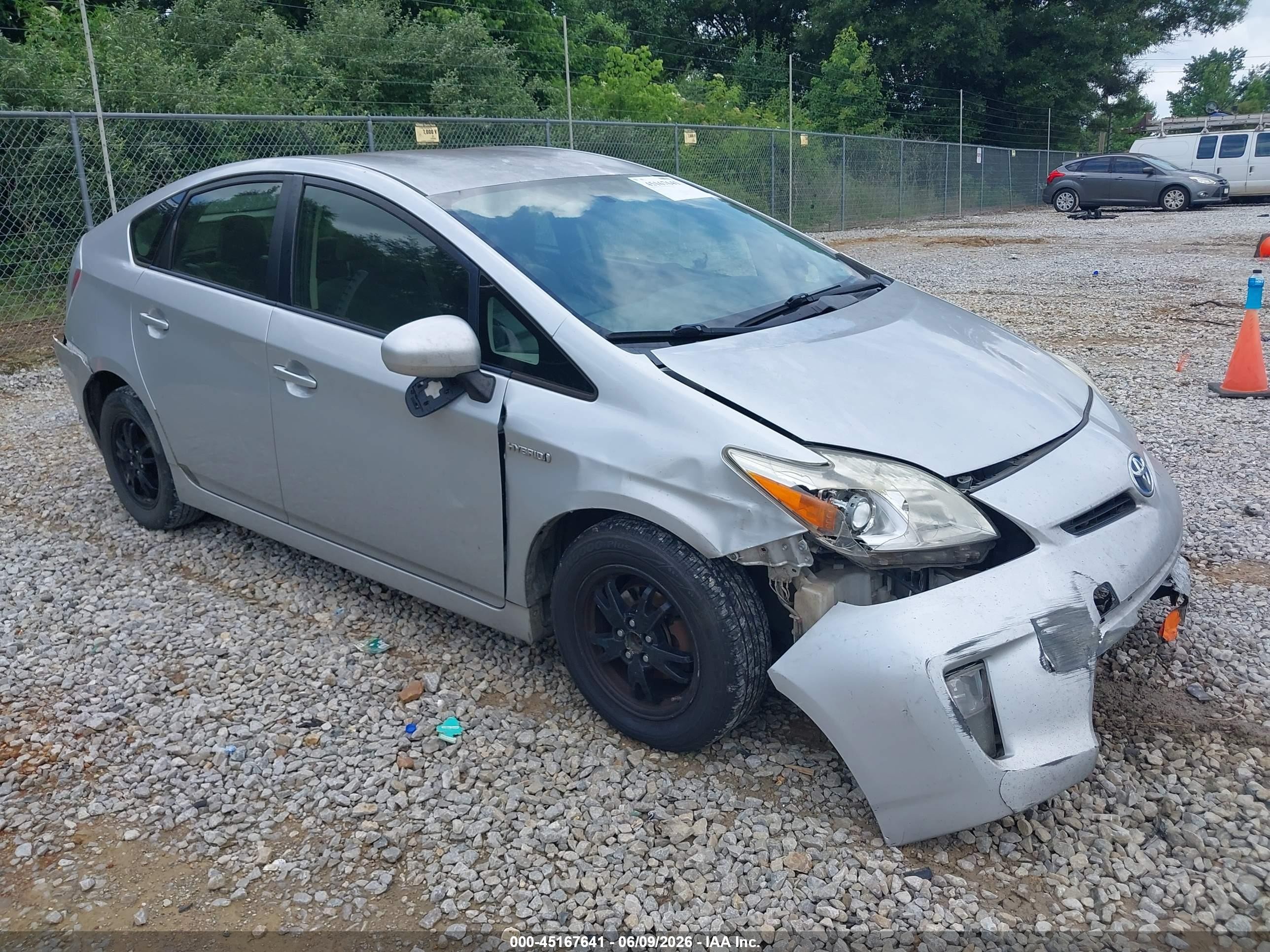 2015 Toyota Prius Three, VIN JTDKN3DU0F1936938 — Front end