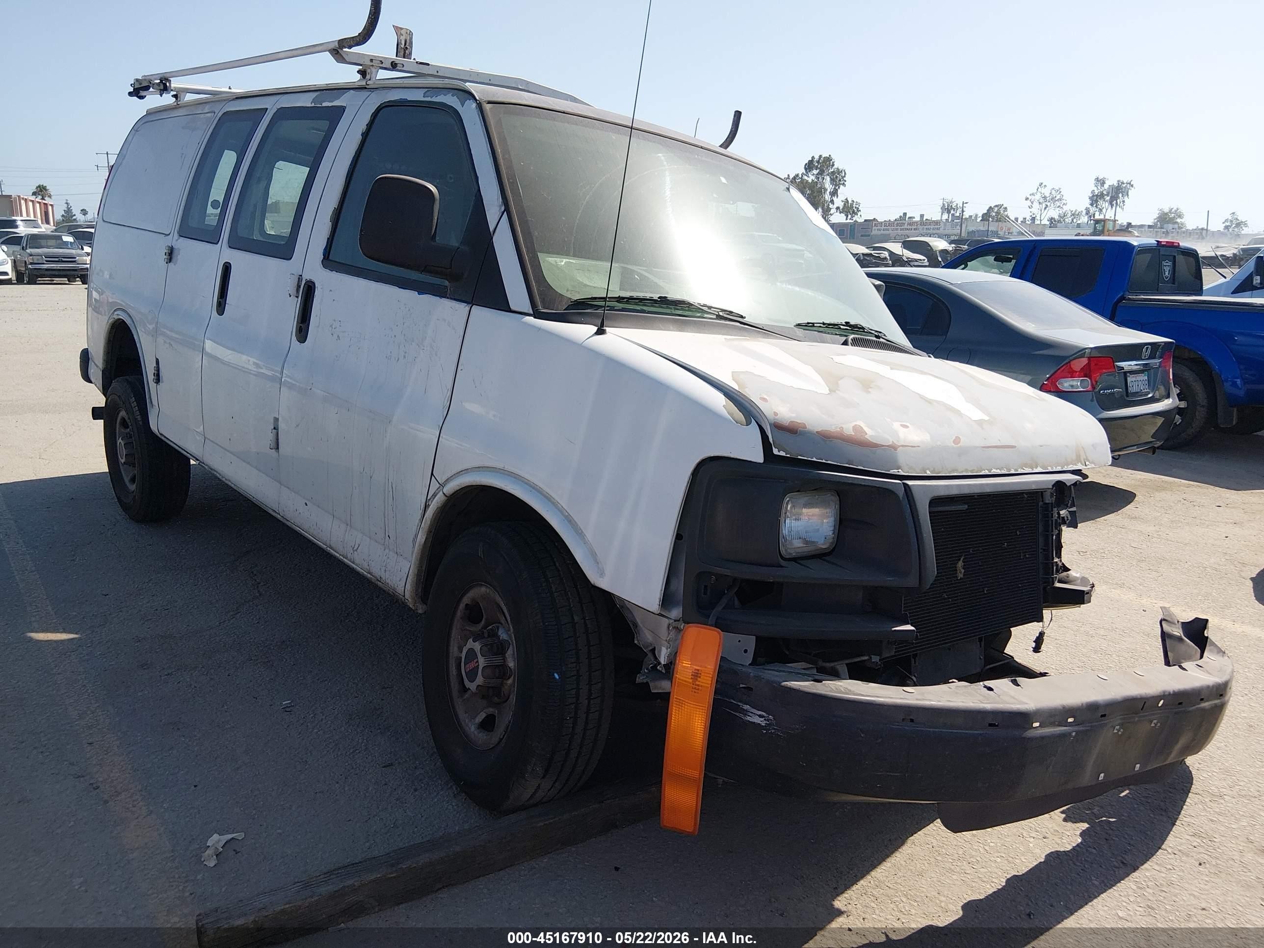 2009 GMC Savana Cargo, VIN 1GTGG25C691133393 — Front end