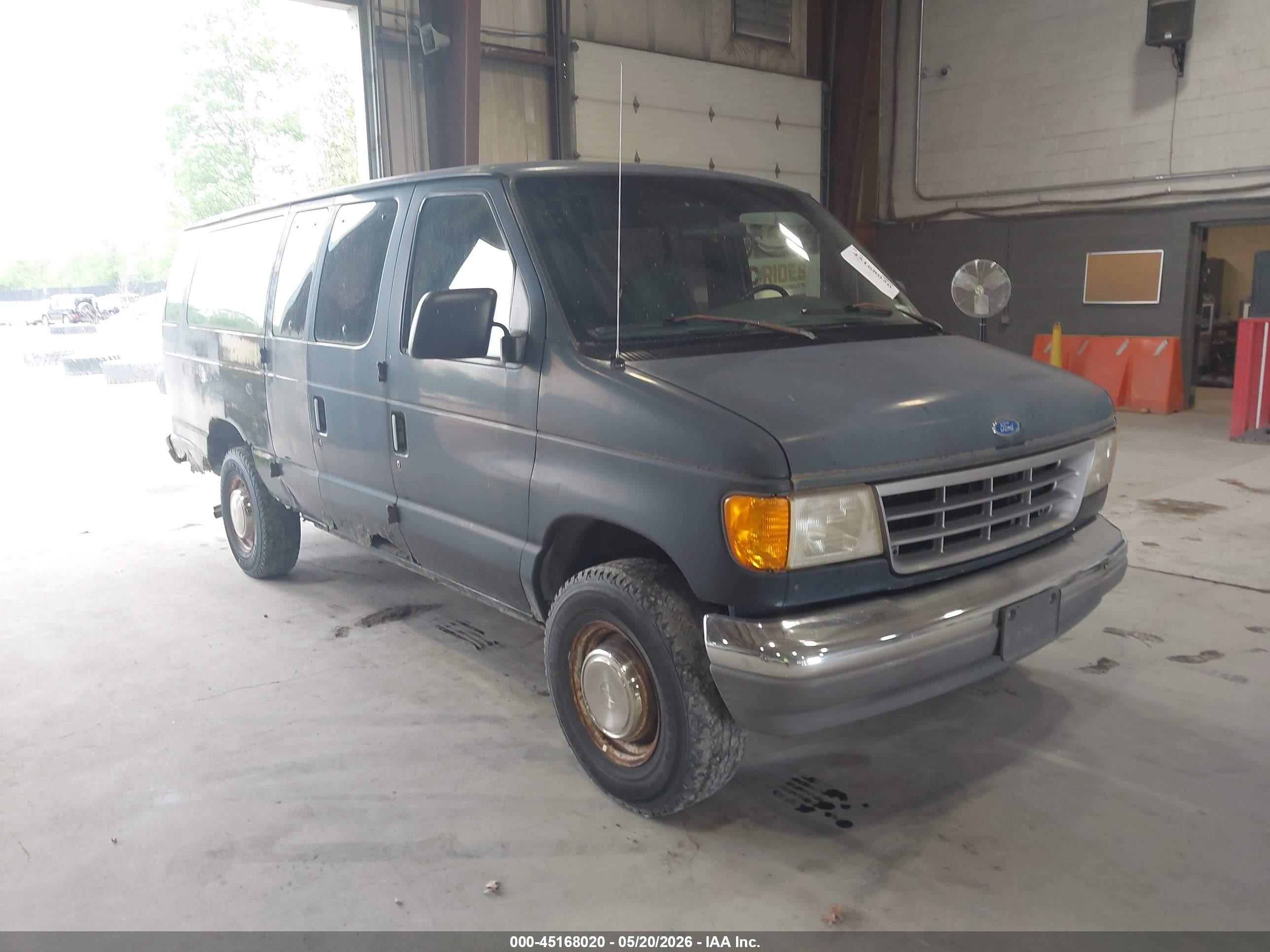 1996 Ford Econoline Wagon XL, VIN 1FBJS31H5THB22688 — Normal wear