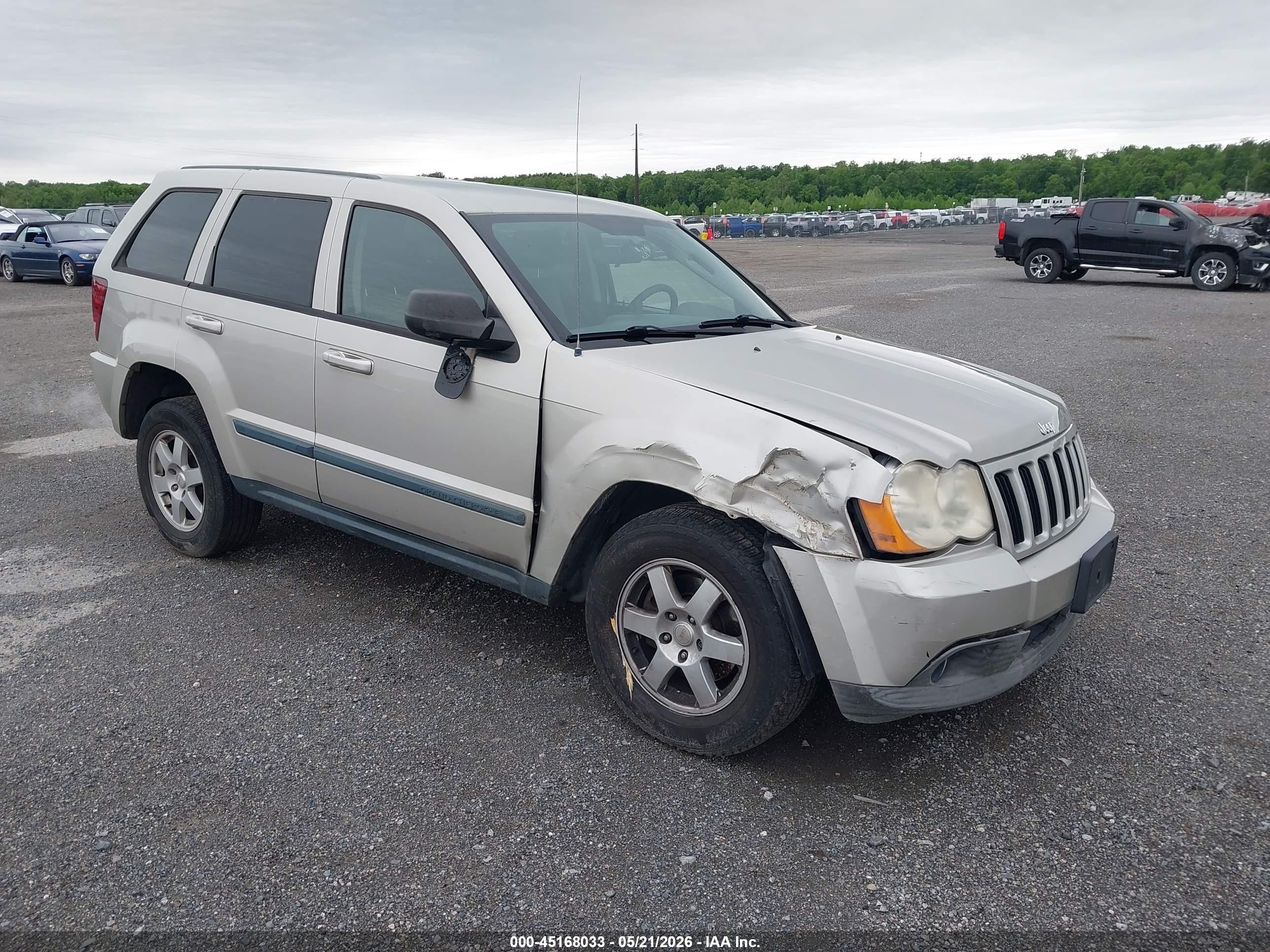 2008 Jeep Grand Cherokee Laredo, VIN 1J8GR48K78C193140 — Front end