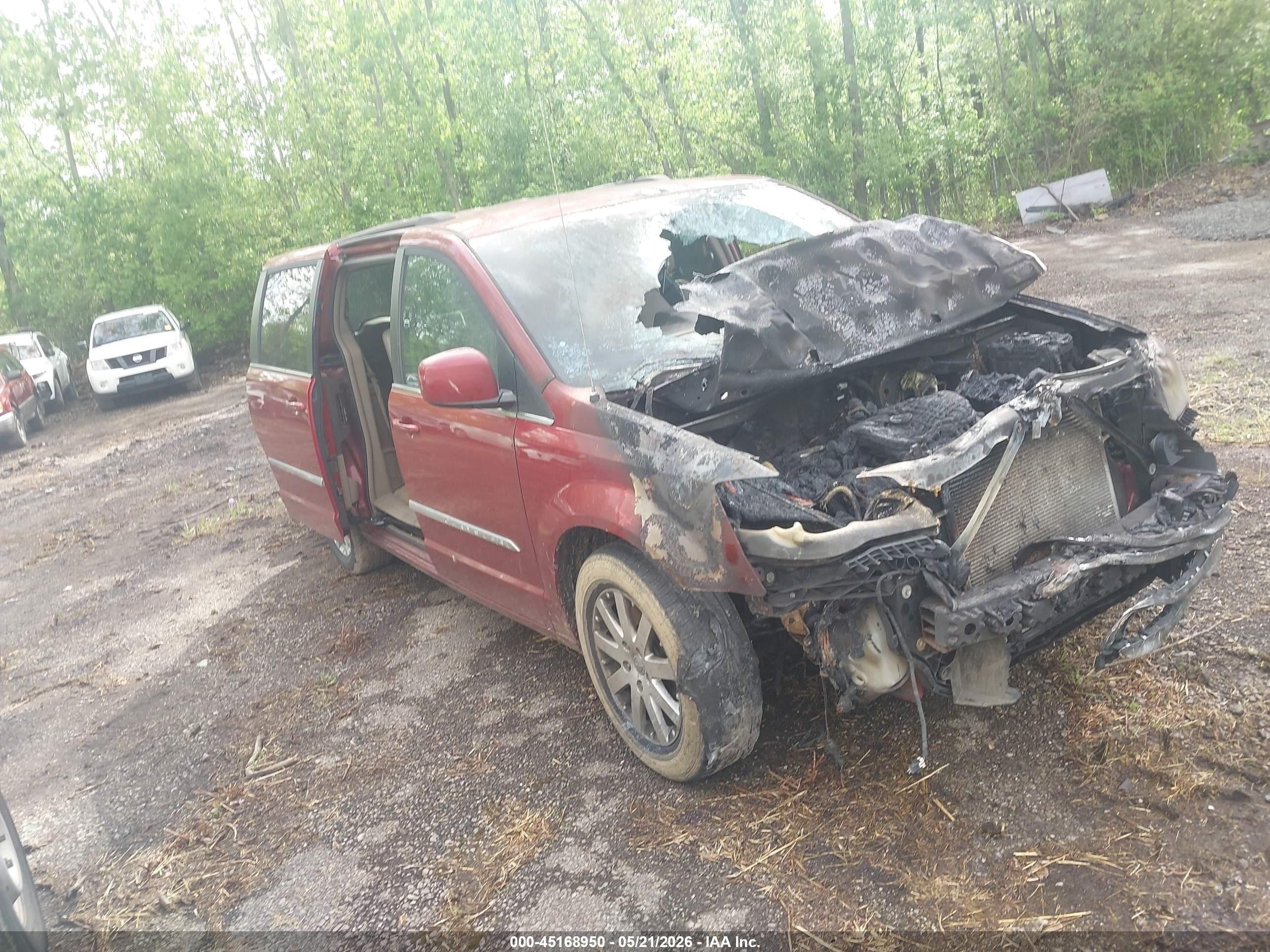 2014 Chrysler Town & Country Touring, VIN 2C4RC1BG8ER293402 — Engine fire