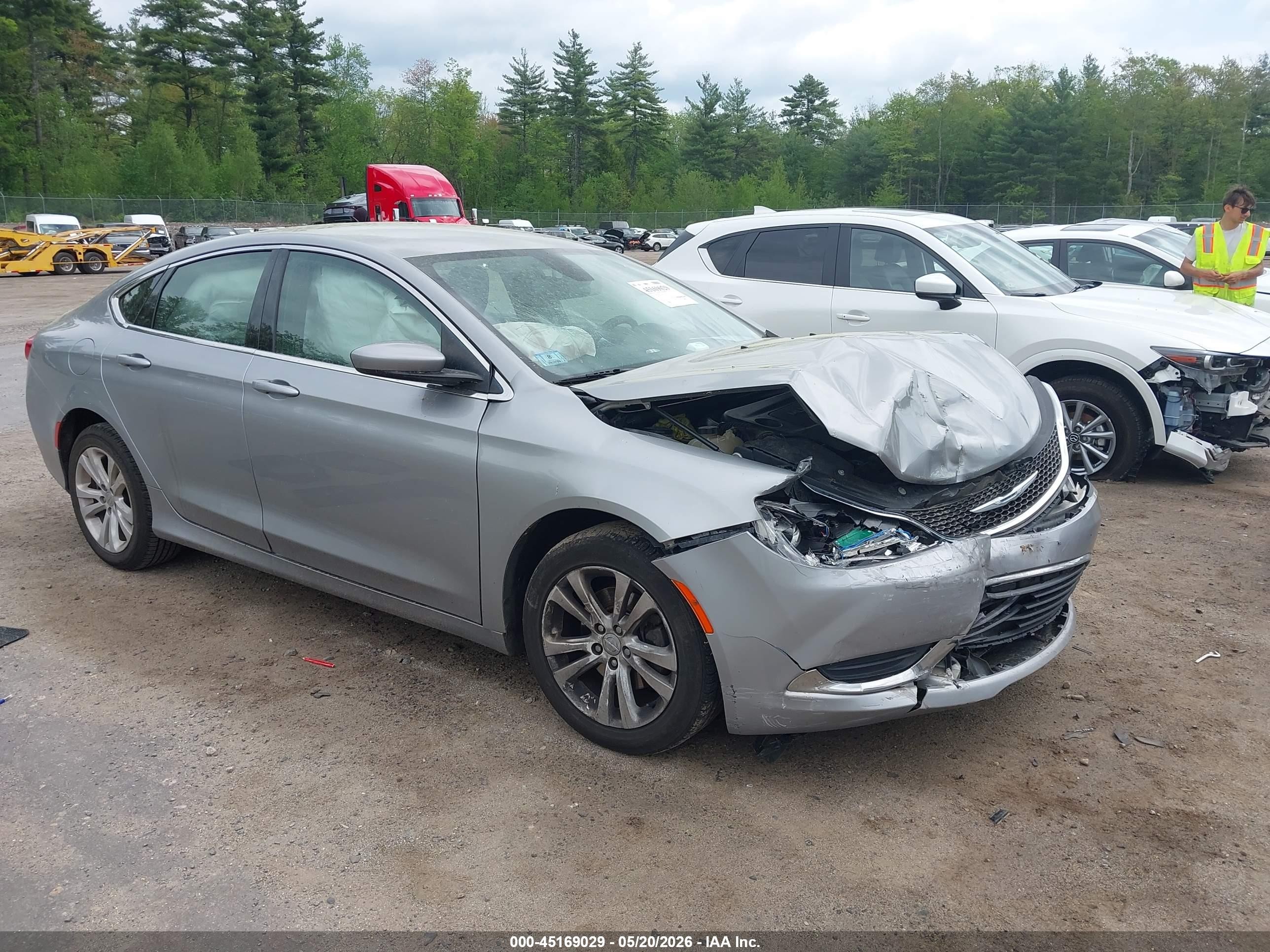 2015 Chrysler 200 Limited, VIN 1C3CCCAB1FN670467 — Front end