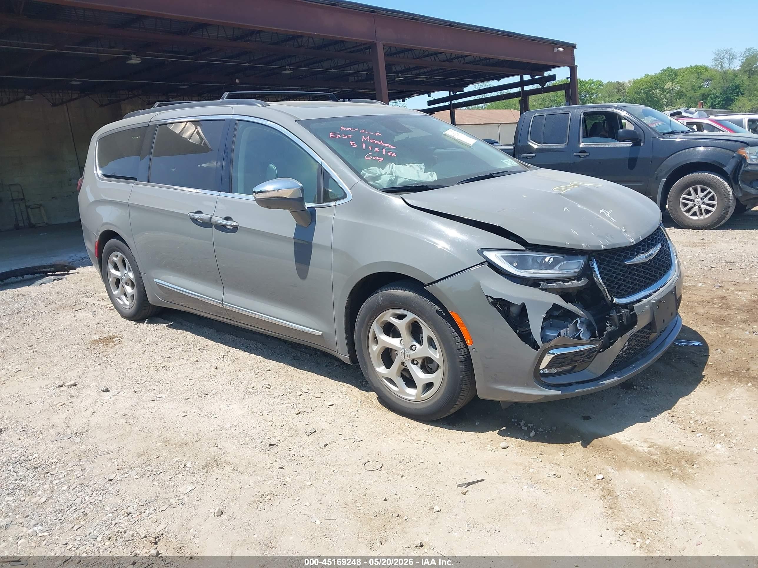 2022 Chrysler Pacifica Limited, VIN 2C4RC1GGXNR165106 — Перед