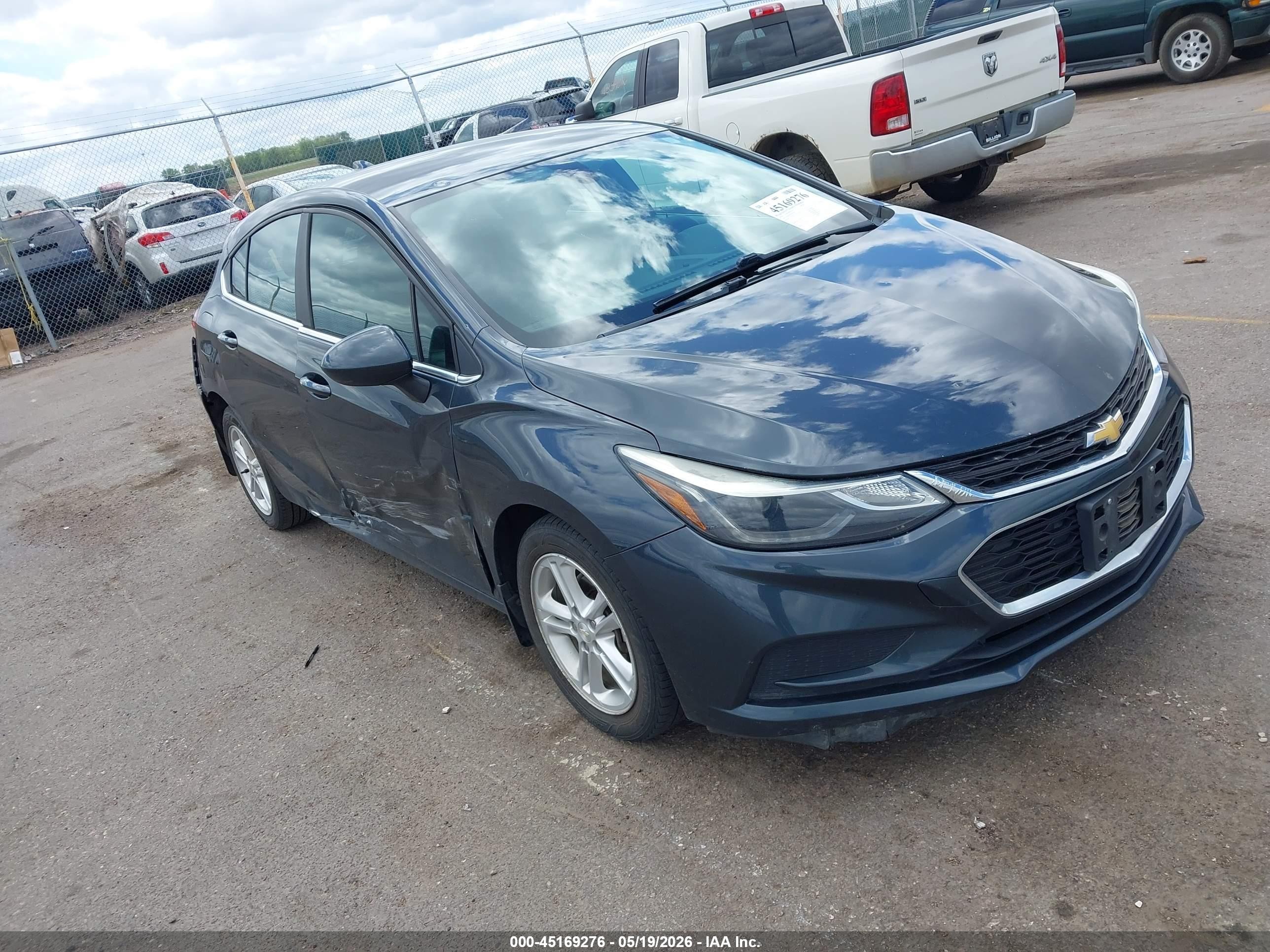 2018 Chevrolet Cruze LT, VIN 3G1BE6SM9JS557618 — Side
