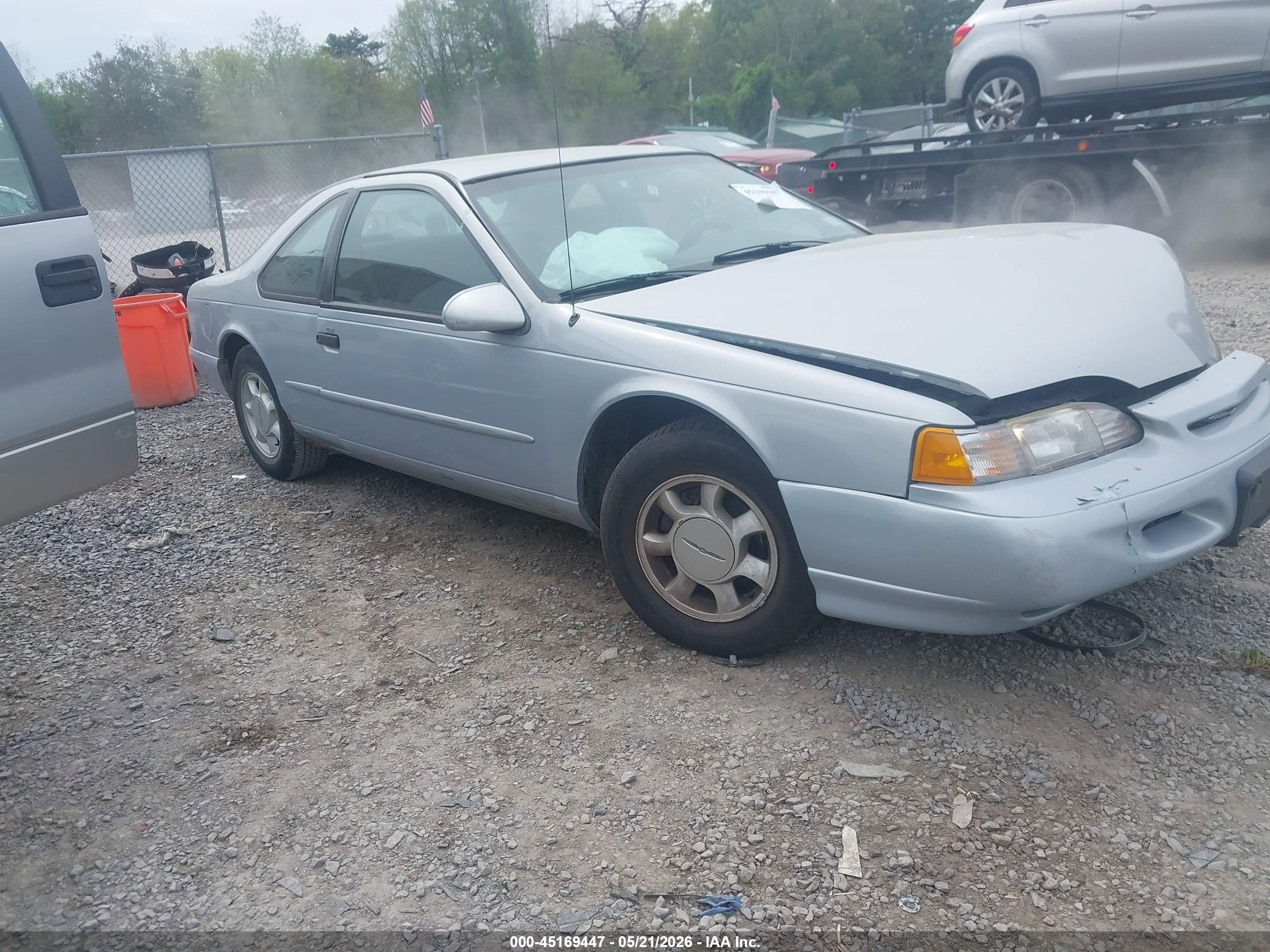 1994 Ford Thunderbird LX, VIN 1FALP6243RH170806 — Front end
