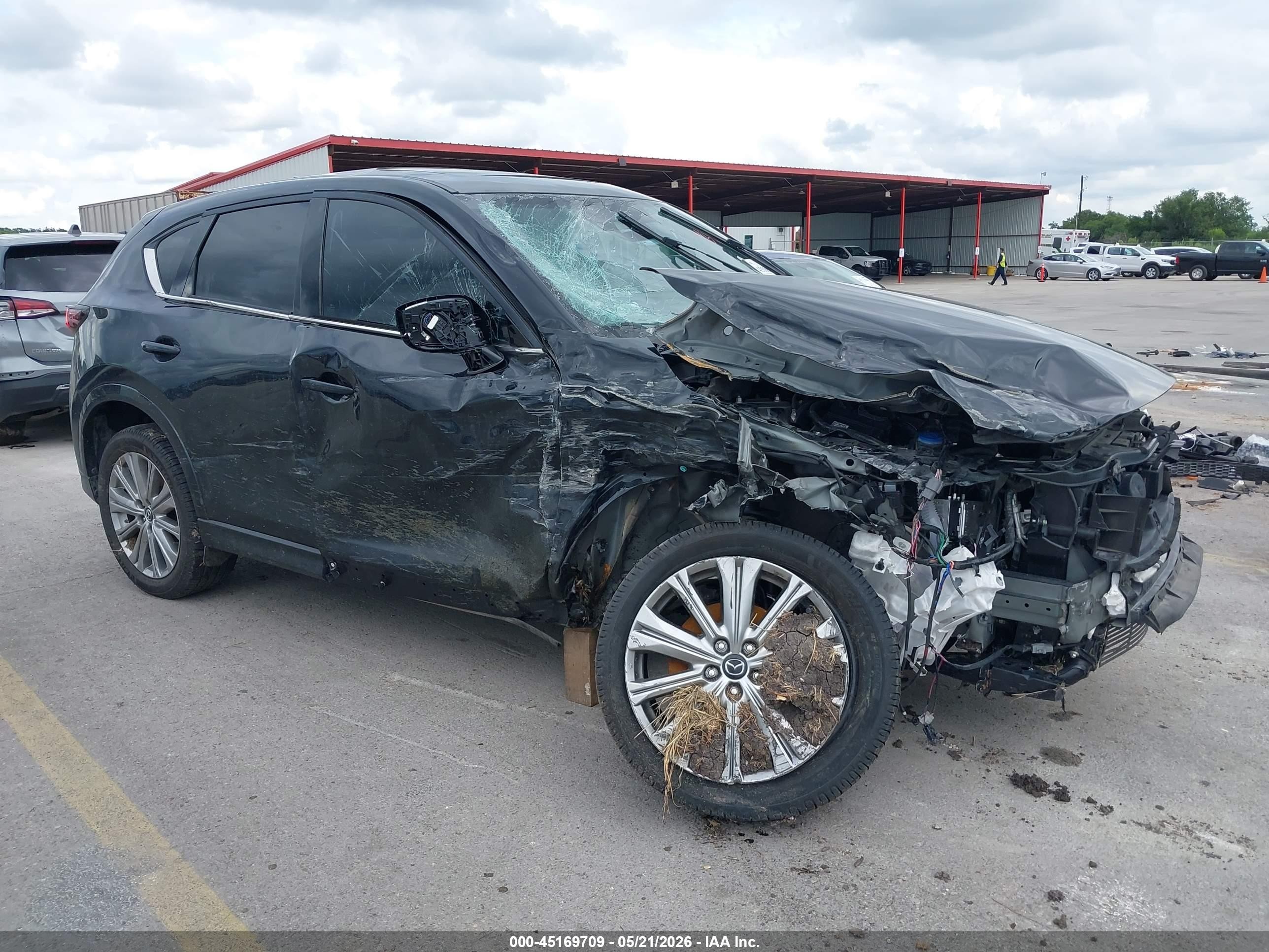 2022 Mazda CX-5 Signature, VIN JM3KFBXY4N0586635 — Перед