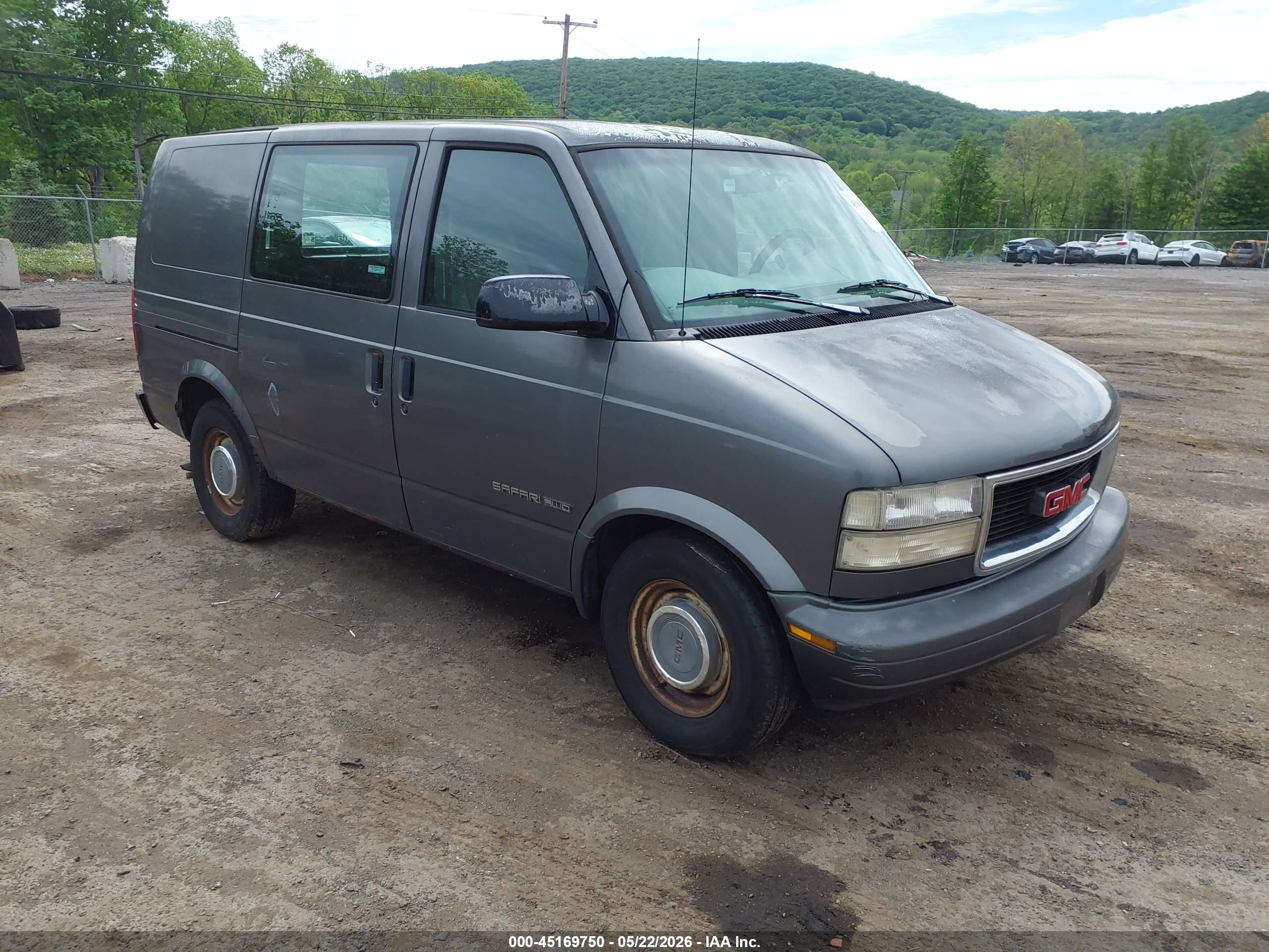 1999 GMC Safari Cargo, VIN 1GTDL19W6XB529022 — Side