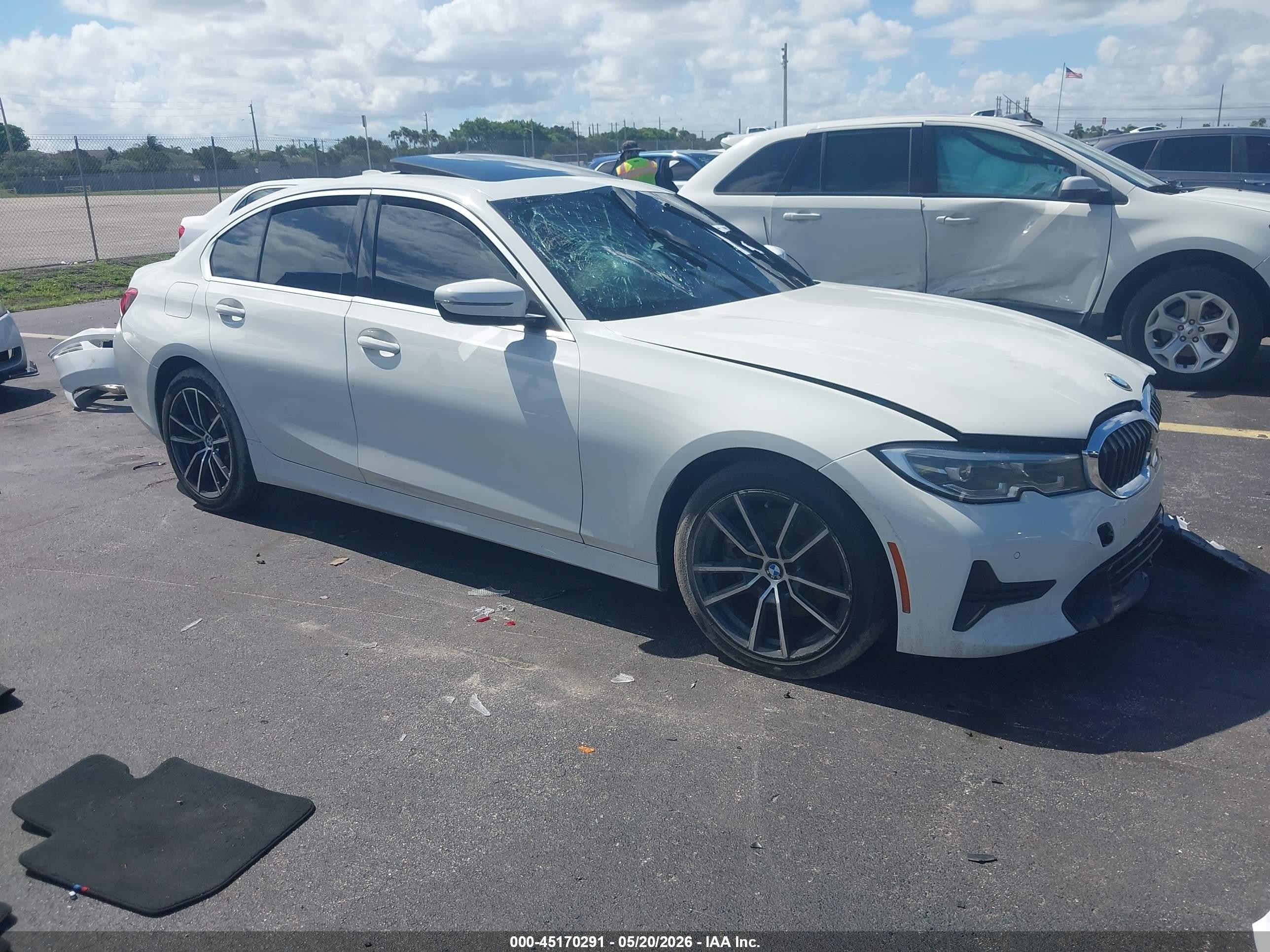 2021 BMW 3 Series 330i xDrive, VIN 3MW5R7J05M8B52125 — Бок