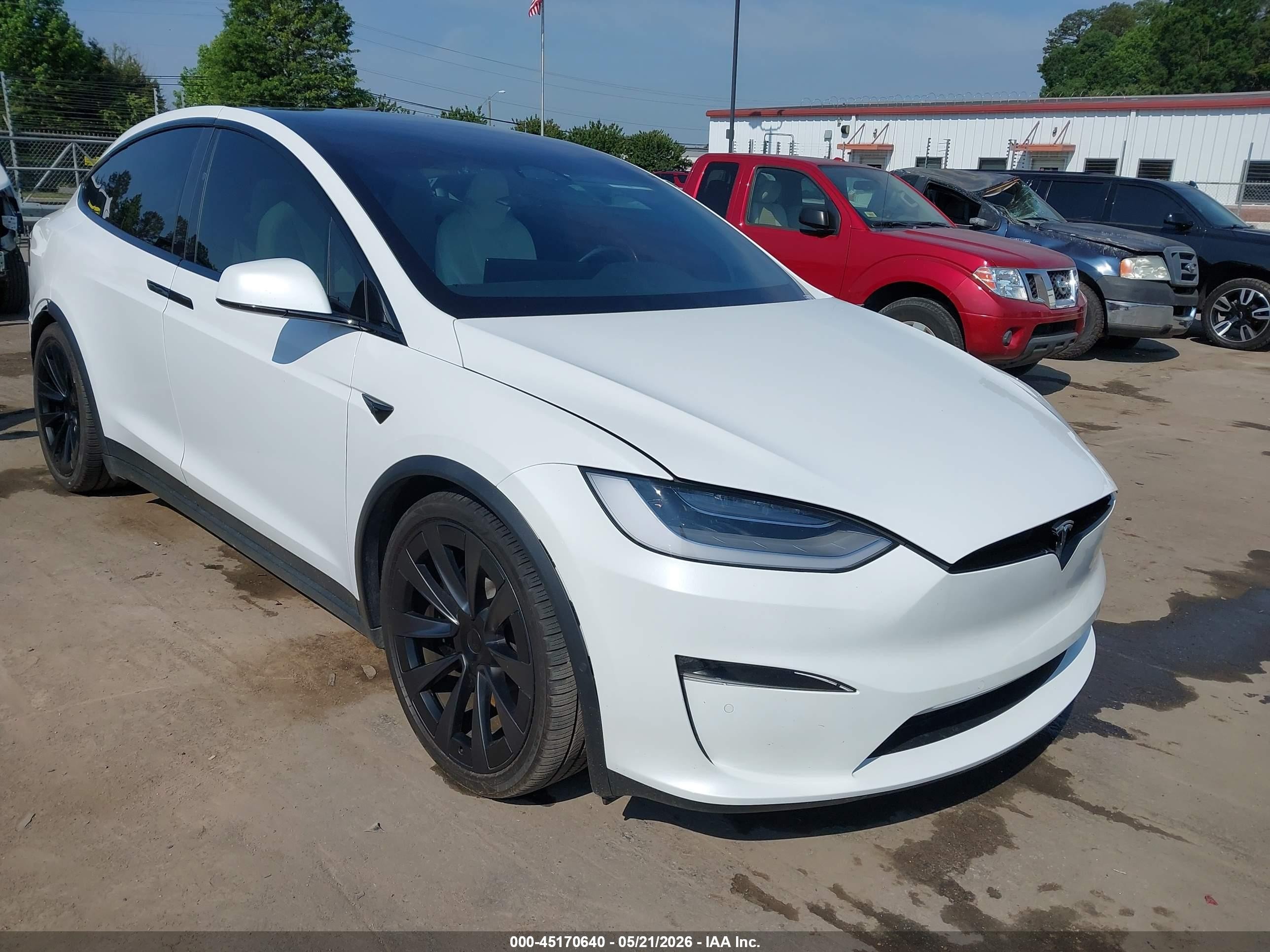 2022 Tesla Model X, VIN 7SAXCBE57NF361677 — Зад