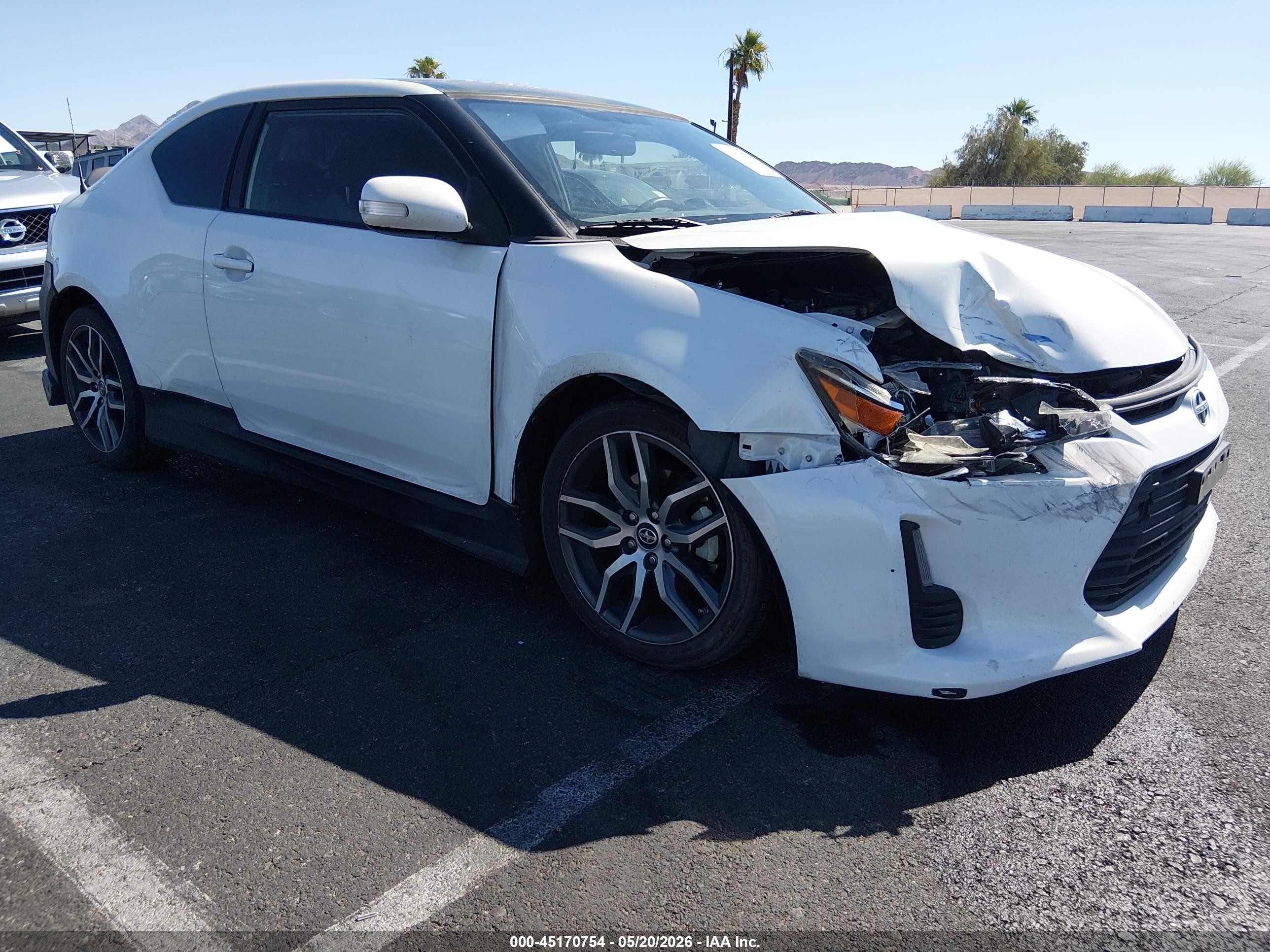 2016 Scion tC, VIN JTKJF5C73GJ018997 — Перед