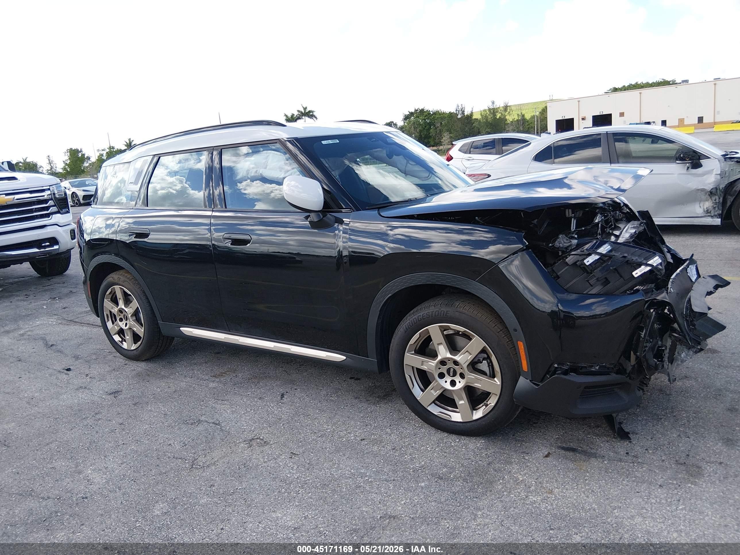 2025 MINI Countryman S, VIN WMZ23GA01S7R24576 — Front end